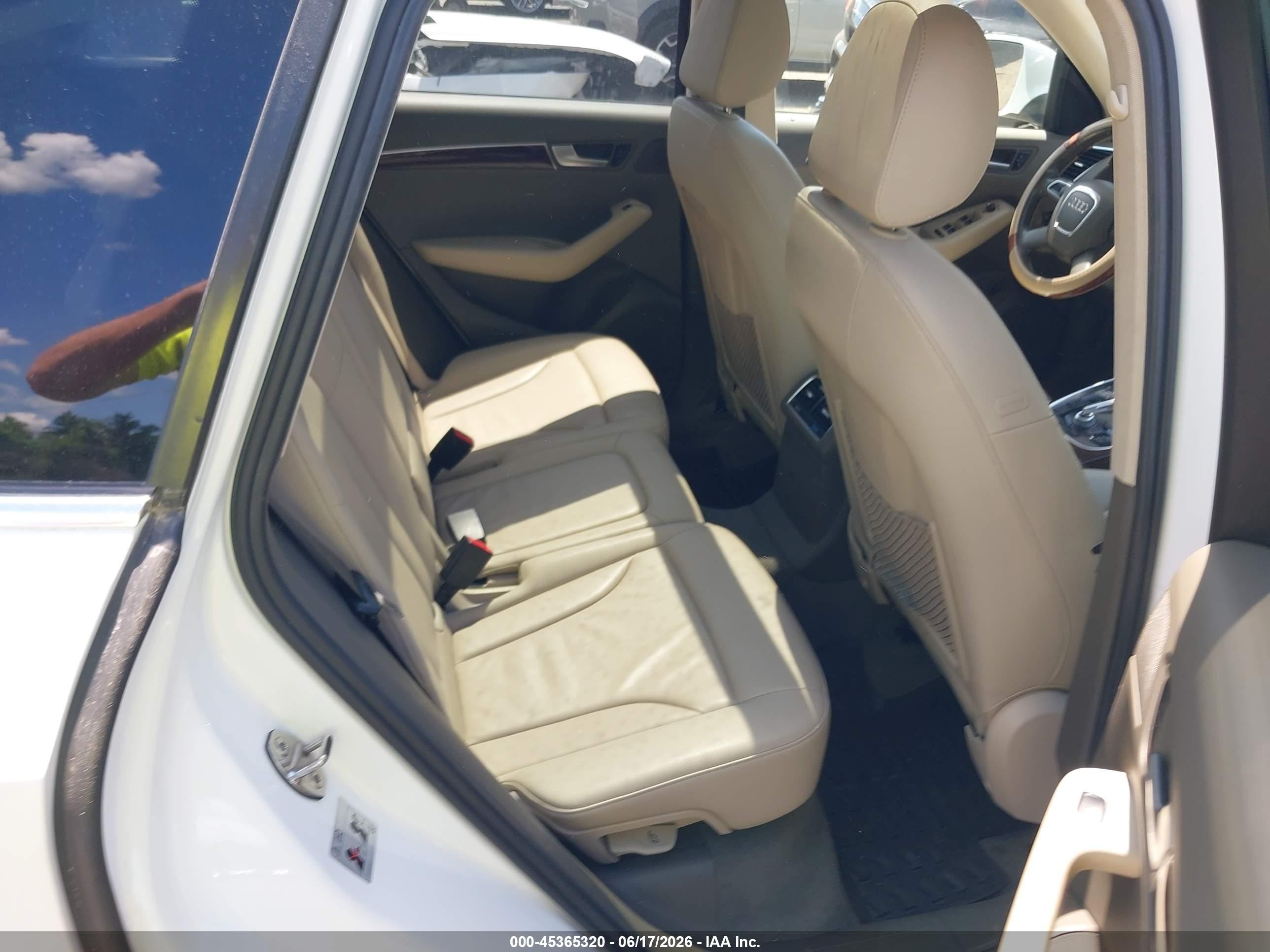 2010 Audi Q5 3.2 Premium White vin: WA1LKAFP2AA095765