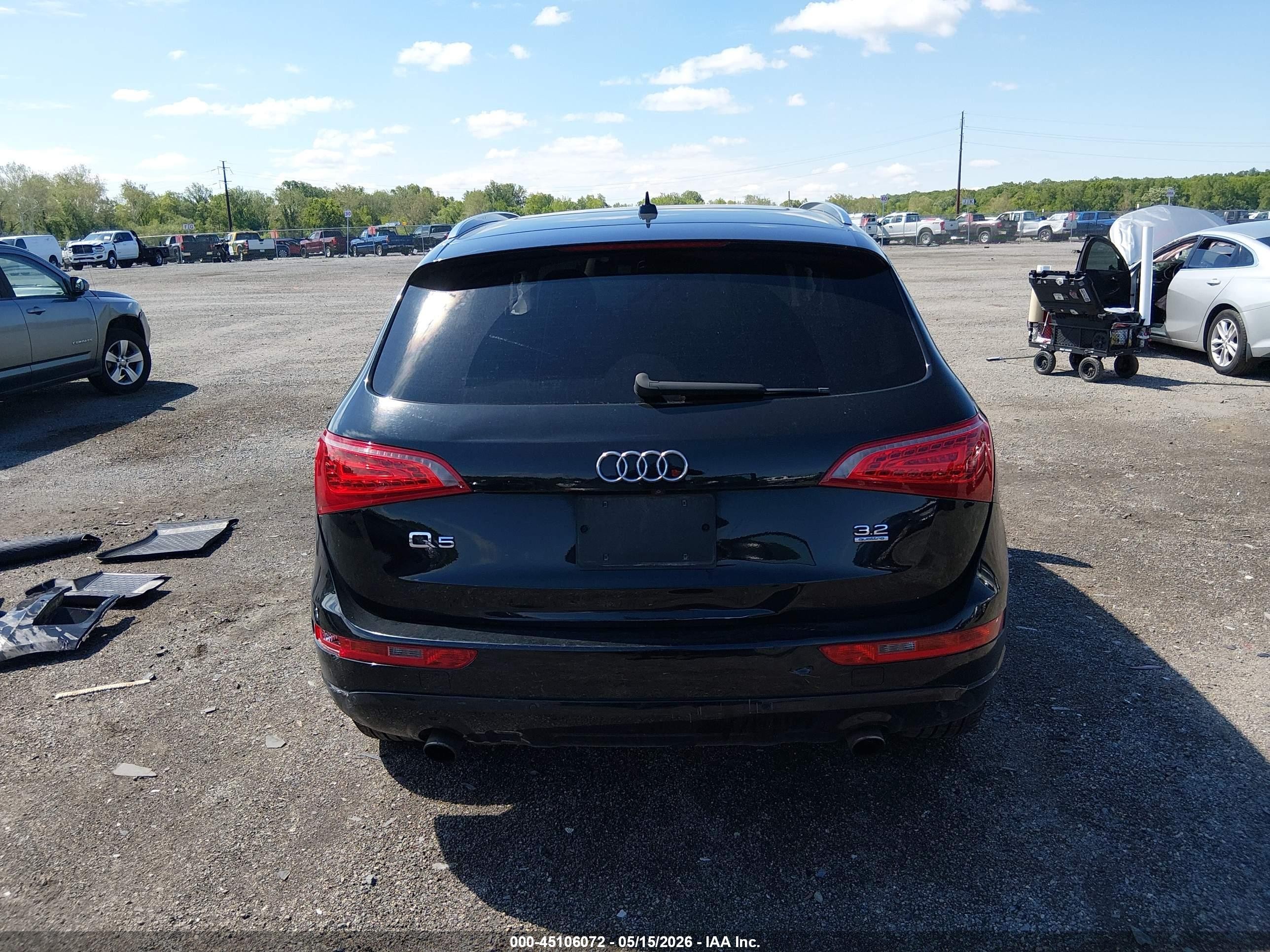 2010 Audi Q5 3.2 Premium Black vin: WA1LKAFP3AA007435