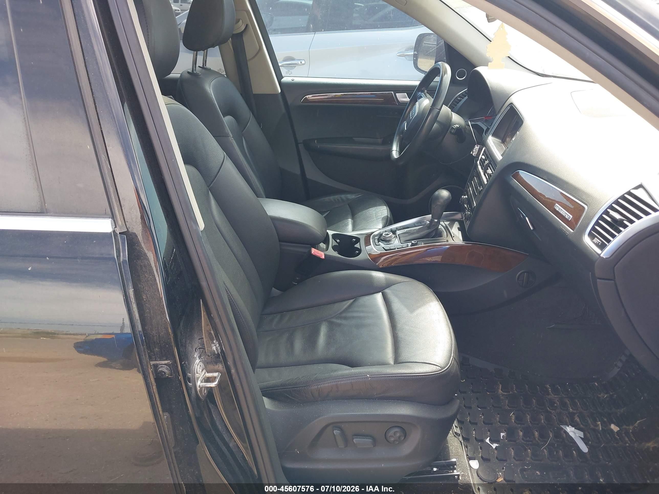 2010 Audi Q5 3.2 Premium Black vin: WA1LKAFP3AA020511