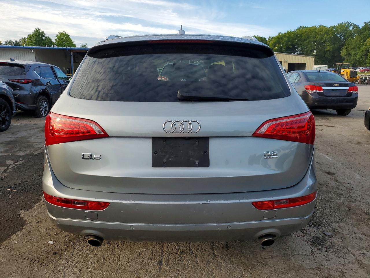 2010 Audi Q5 Premium Plus Silver vin: WA1LKAFP3AA095032
