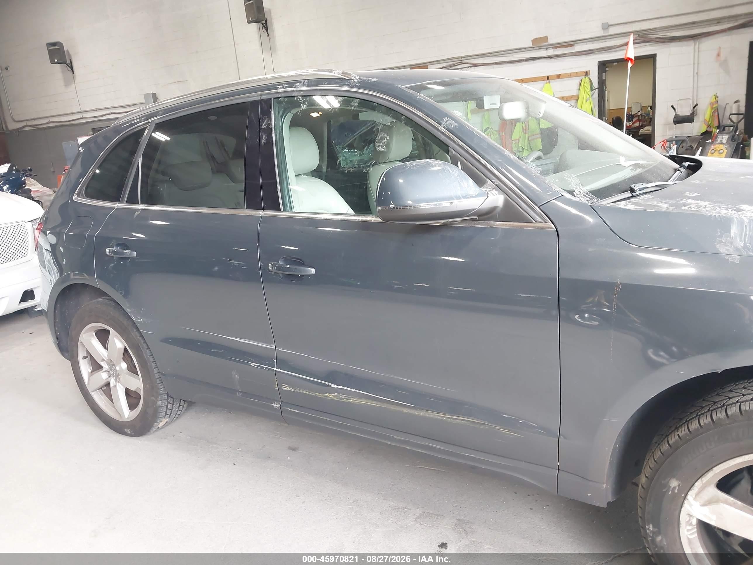 2010 Audi Q5 3.2 Premium Gray vin: WA1LKAFP3AA103579