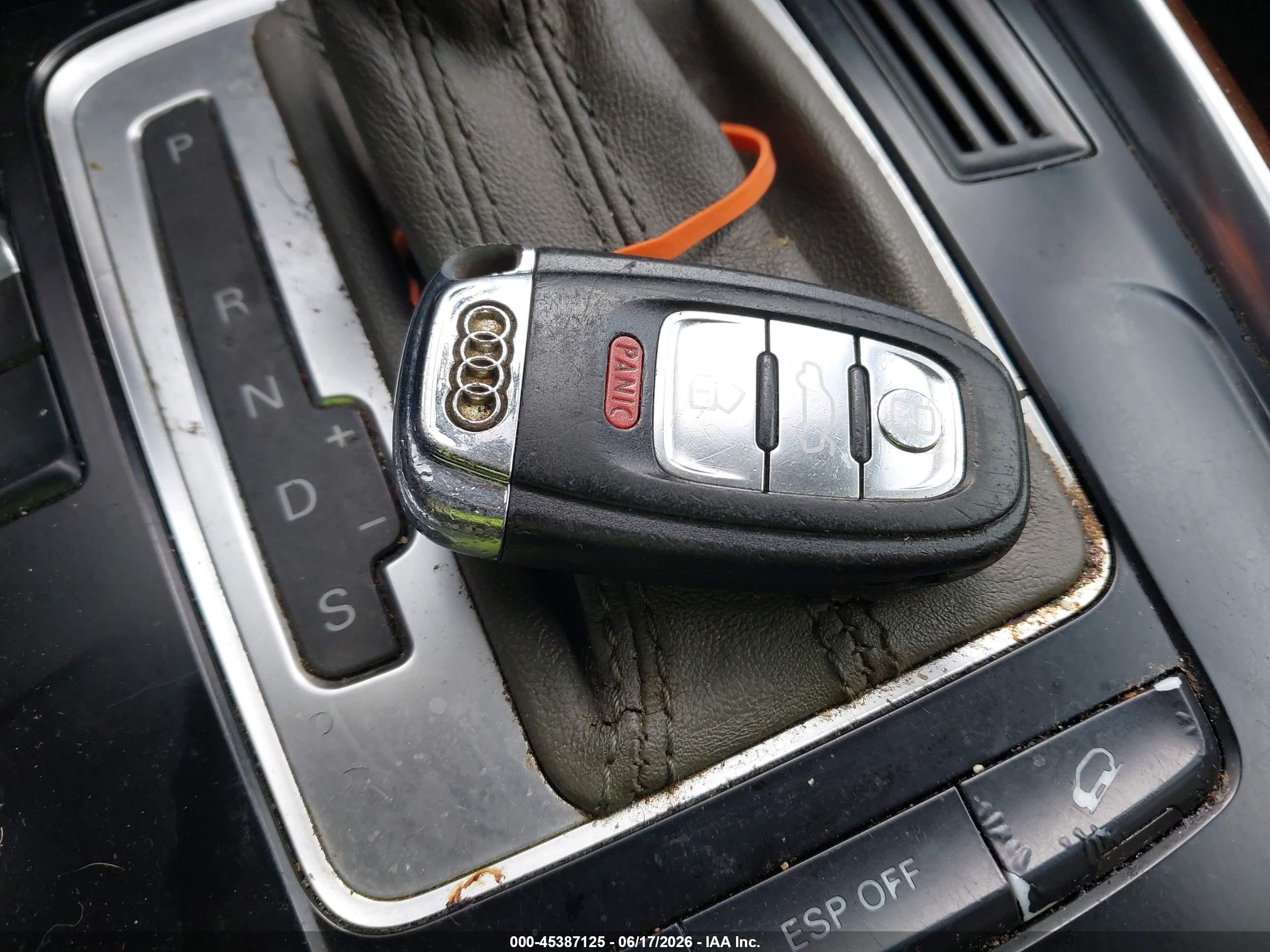 2010 Audi Q5 3.2 Premium Черный vin: WA1LKAFP4AA019416