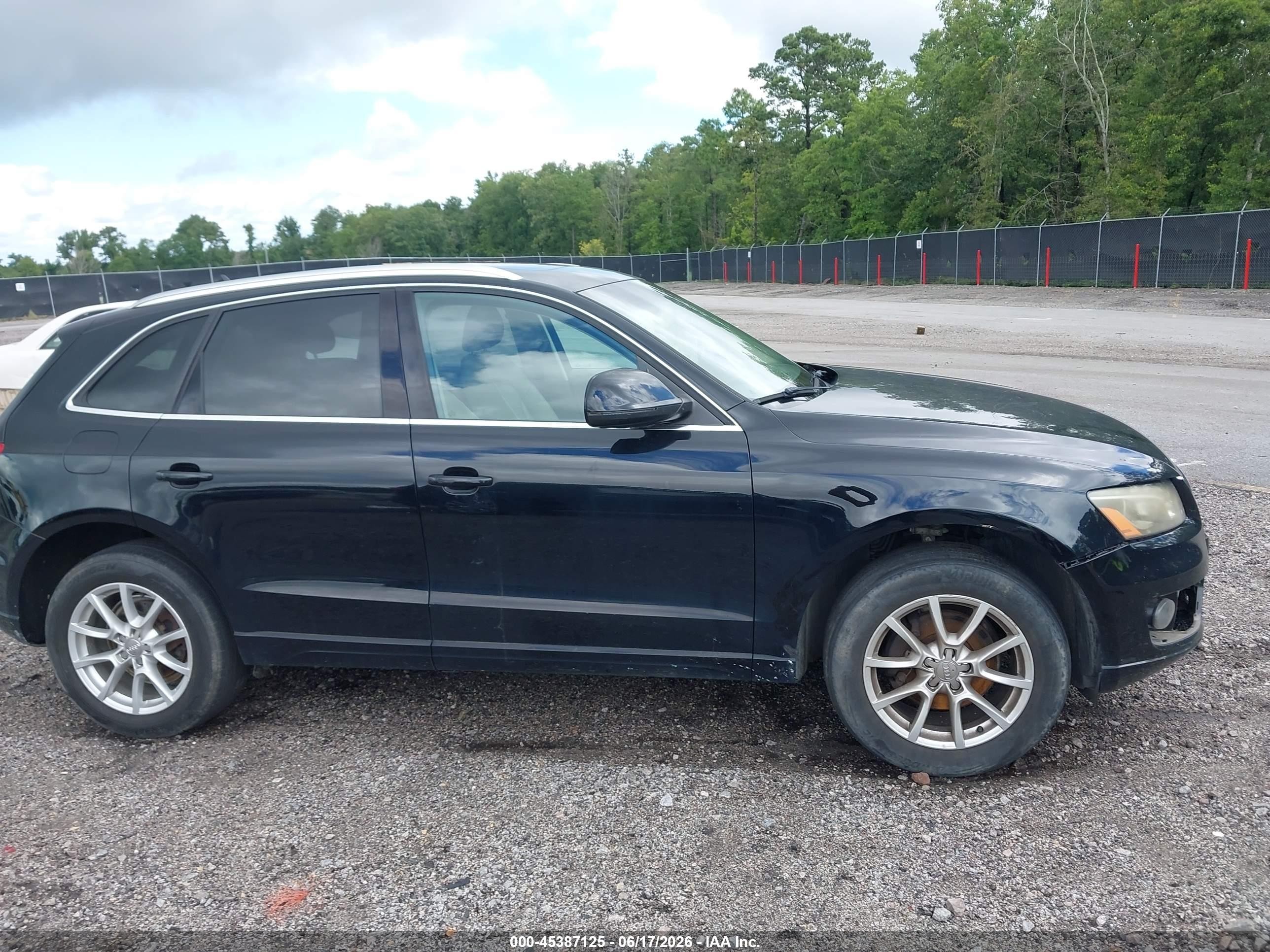 2010 Audi Q5 3.2 Premium Черный vin: WA1LKAFP4AA019416