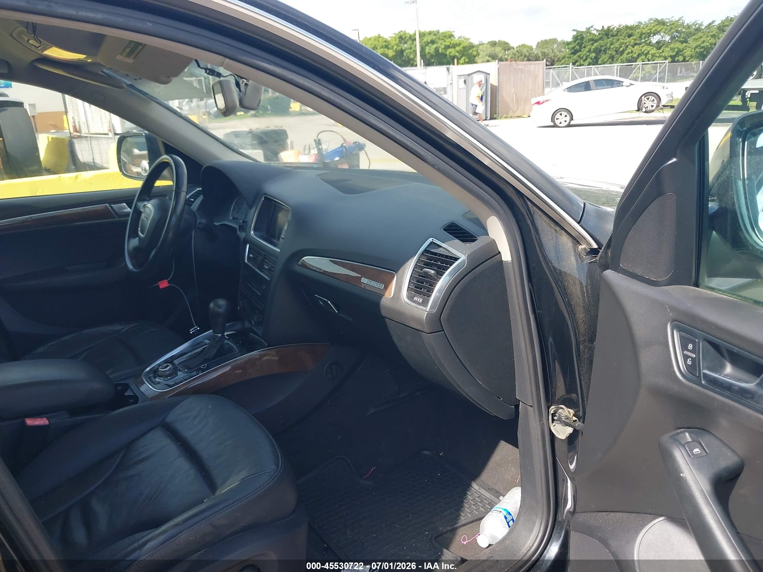 2010 Audi Q5 3.2 Premium Black vin: WA1LKAFP4AA100044