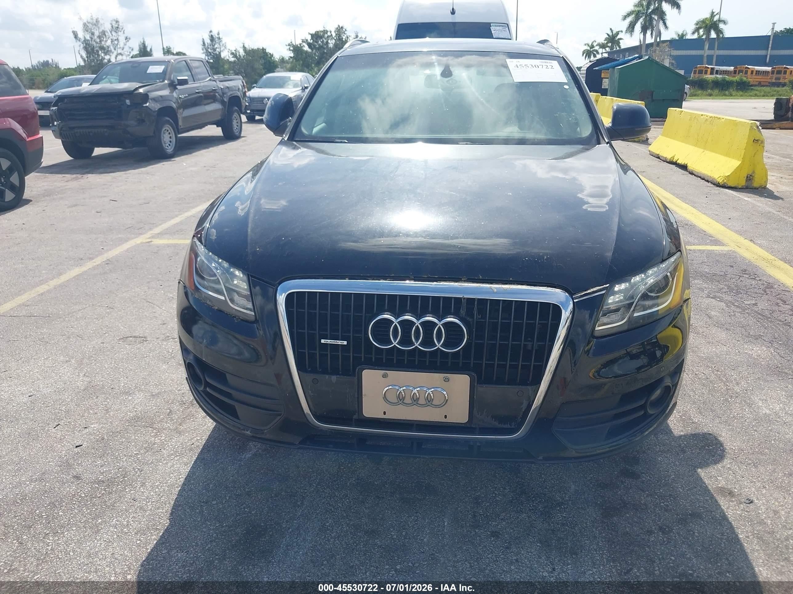 2010 Audi Q5 3.2 Premium Black vin: WA1LKAFP4AA100044