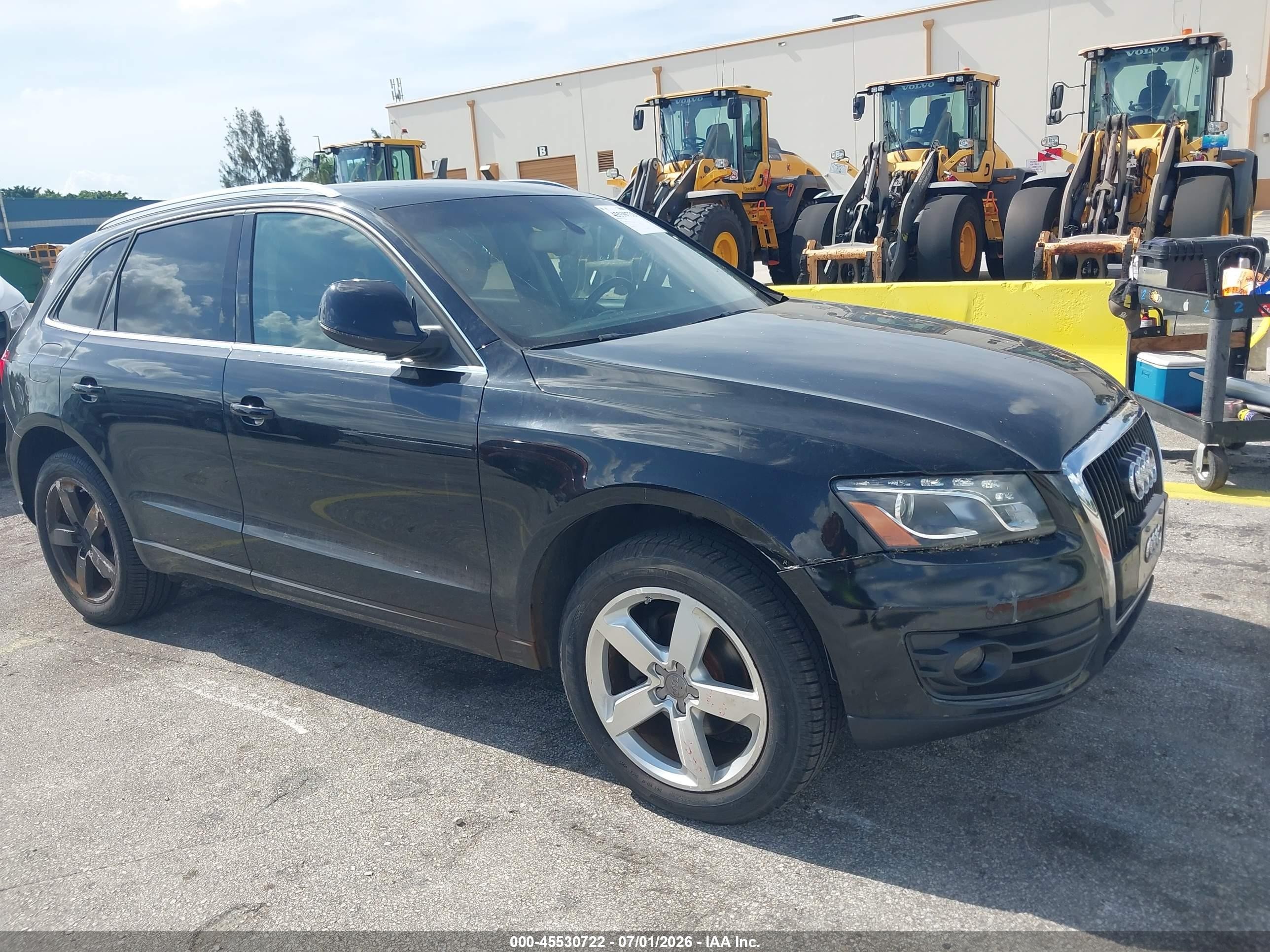 2010 Audi Q5 3.2 Premium Black vin: WA1LKAFP4AA100044