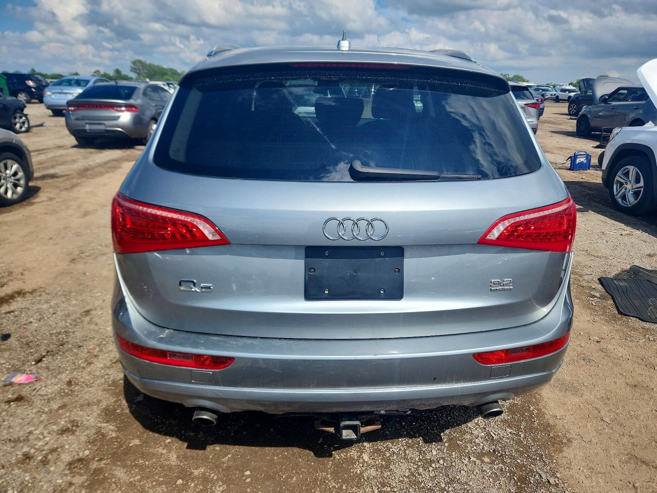 2010 Audi Q5 Premium Plus Gray vin: WA1LKAFP4AA104501