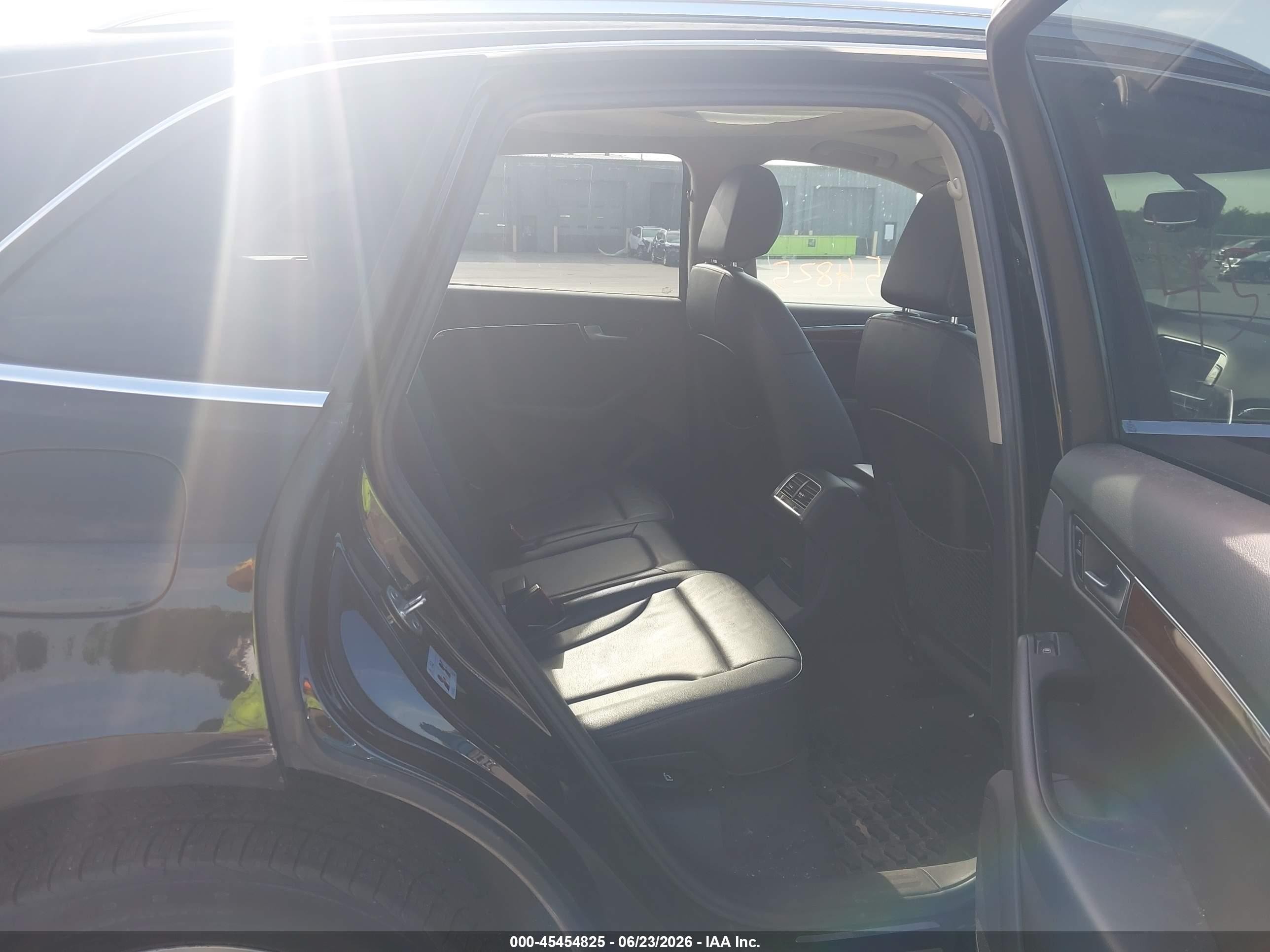 2010 Audi Q5 3.2 Premium Black vin: WA1LKAFP5AA046124