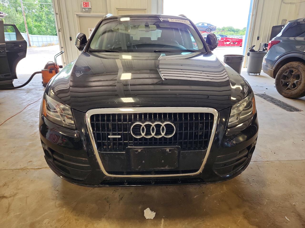 2010 Audi Q5 Premium Plus Черный vin: WA1LKAFP6AA100000