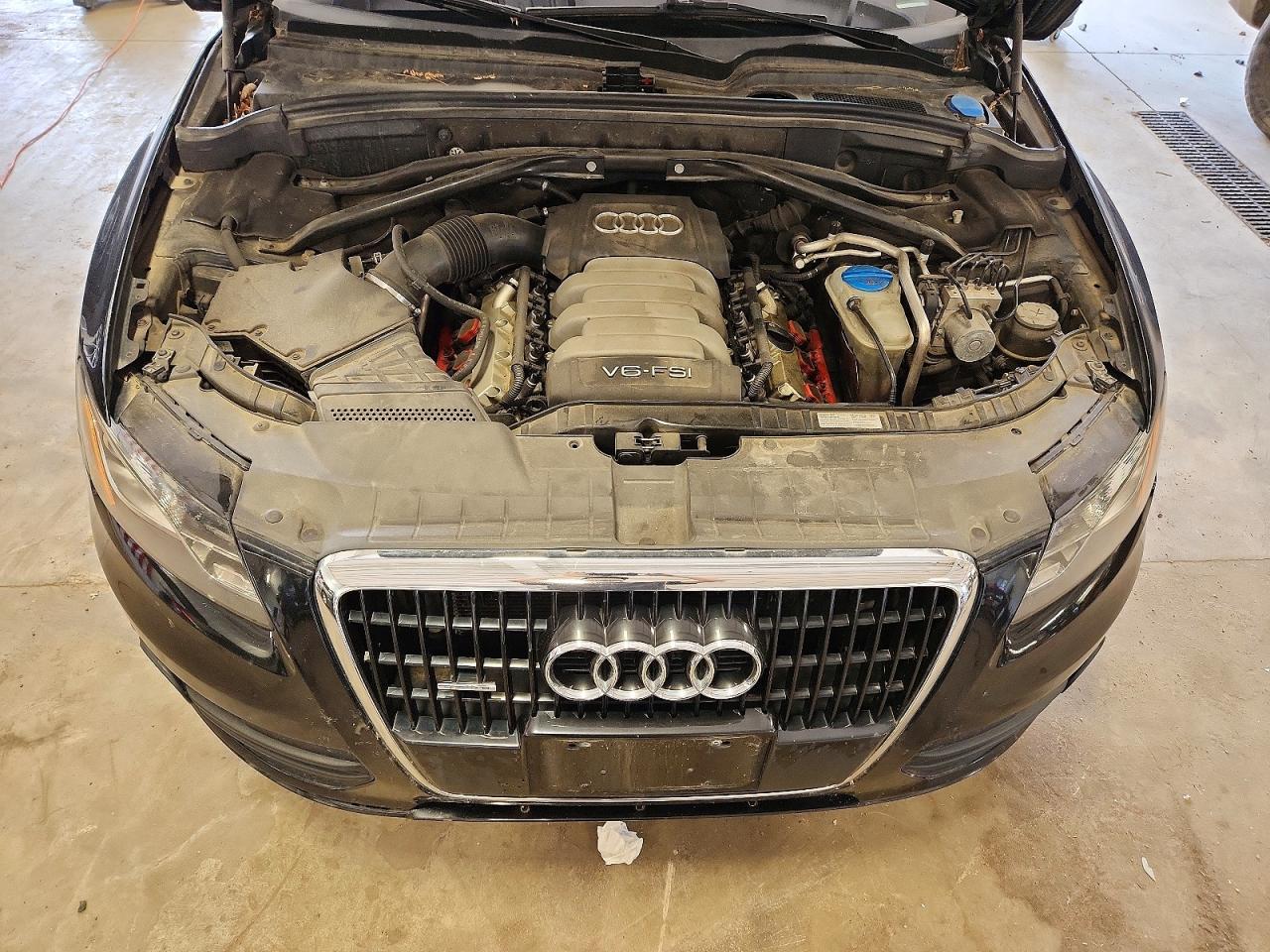 2010 Audi Q5 Premium Plus Черный vin: WA1LKAFP6AA100000