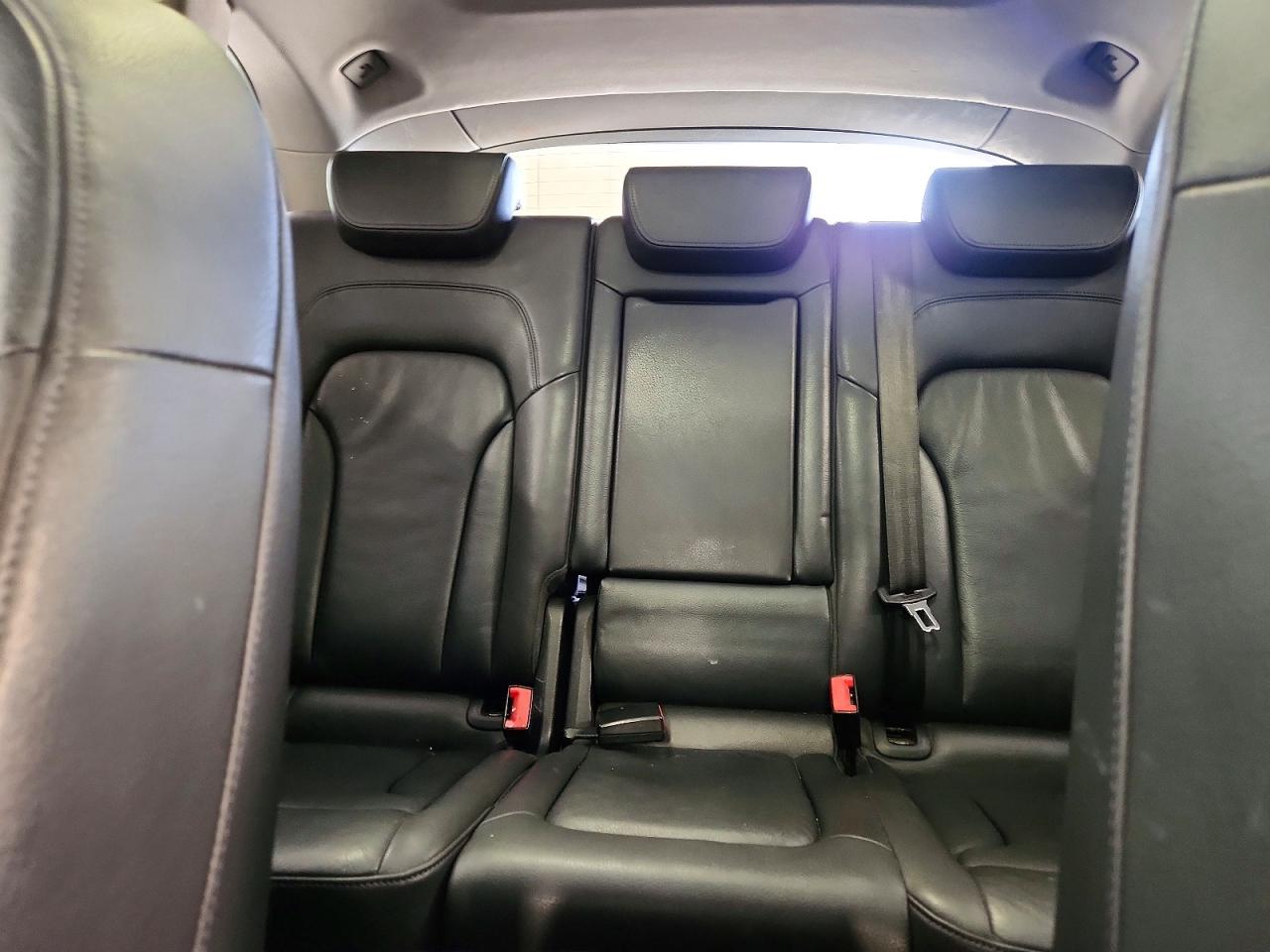 2010 Audi Q5 Premium Plus Черный vin: WA1LKAFP6AA100000