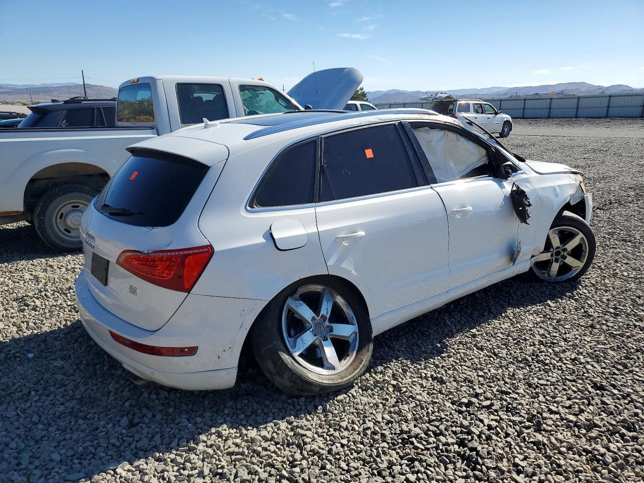2010 Audi Q5 Premium Plus Белый vin: WA1LKAFP6AA106234