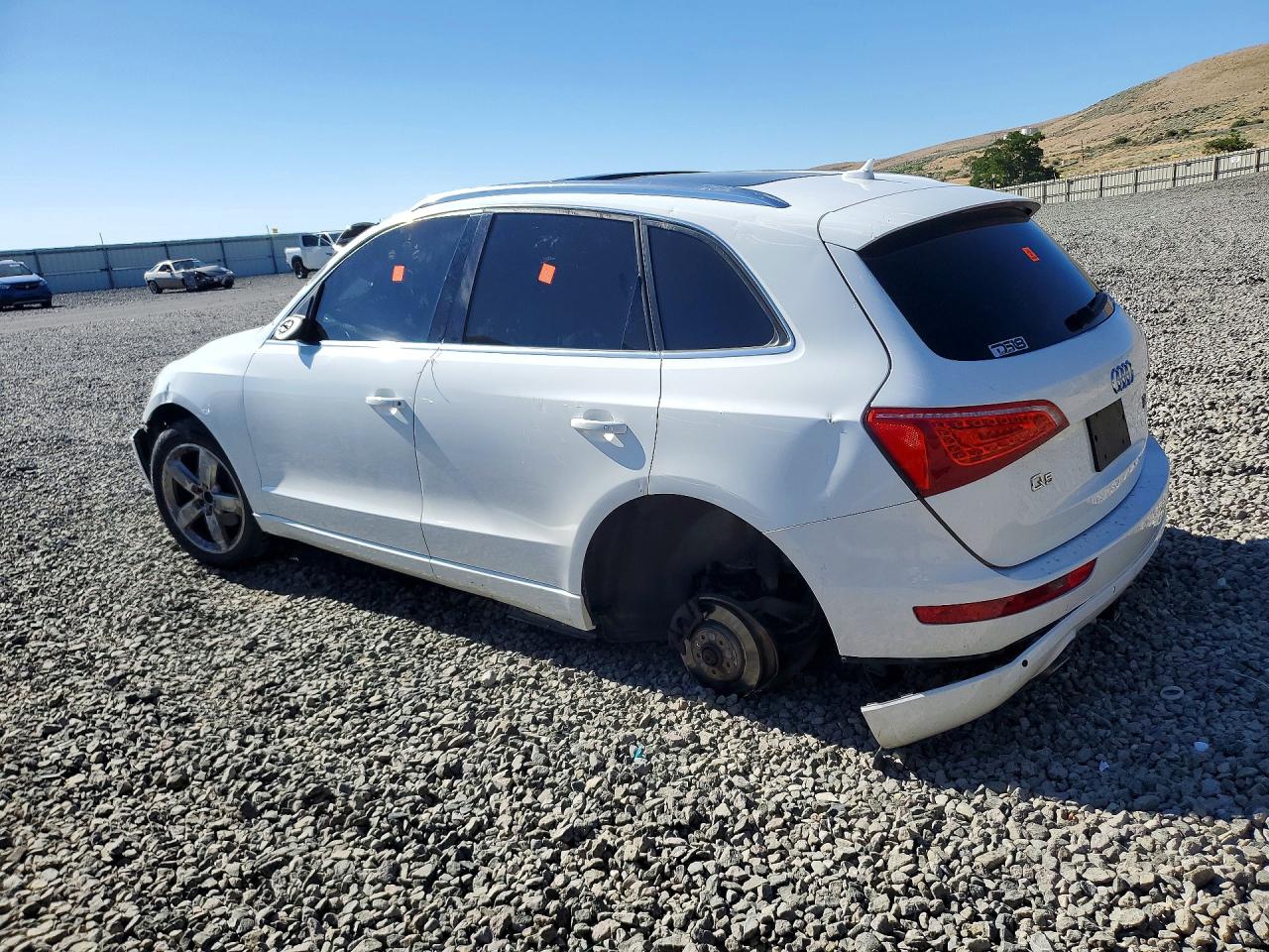 2010 Audi Q5 Premium Plus Белый vin: WA1LKAFP6AA106234
