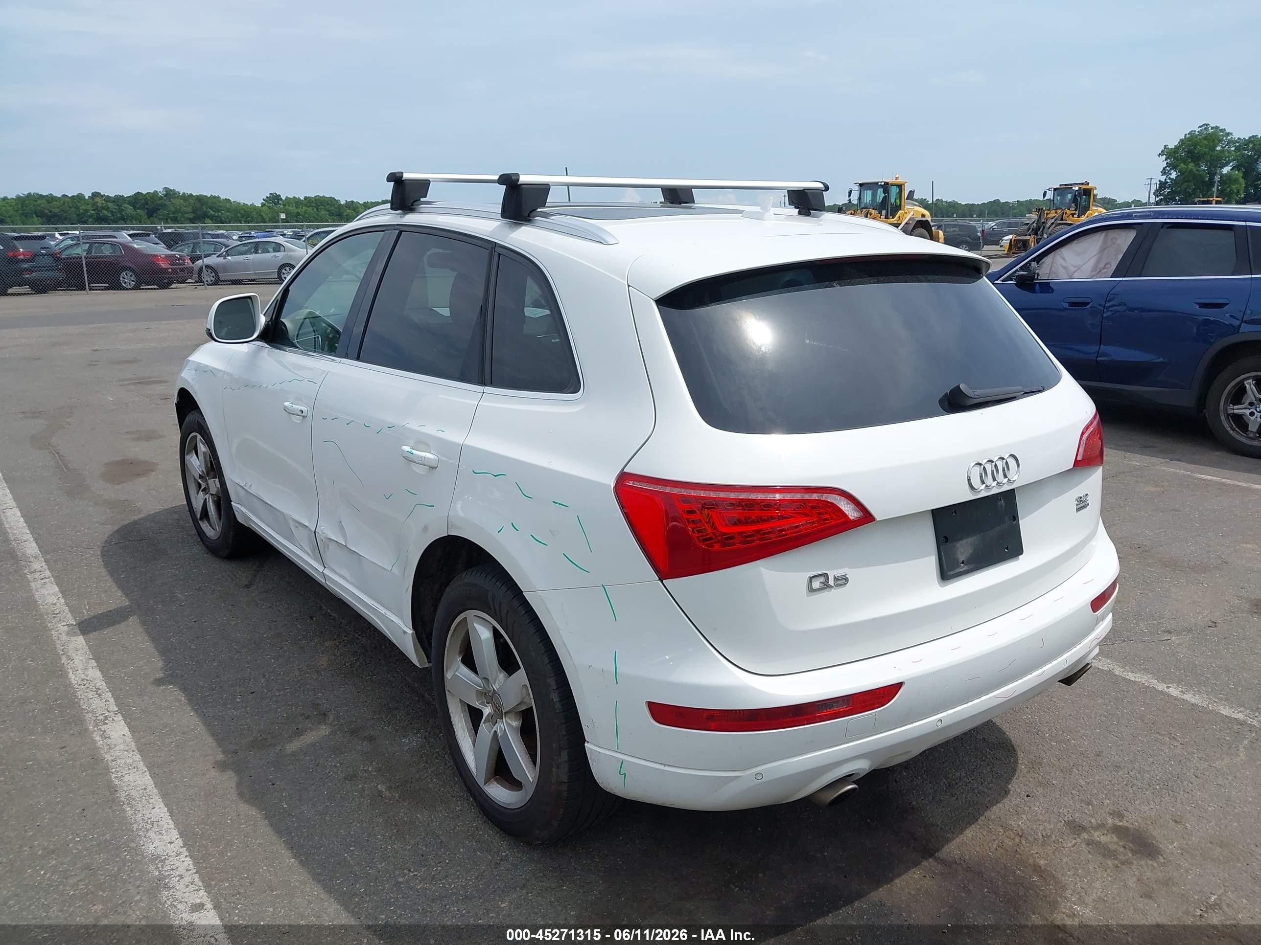 2010 Audi Q5 3.2 Premium Белый vin: WA1LKAFP7AA045119