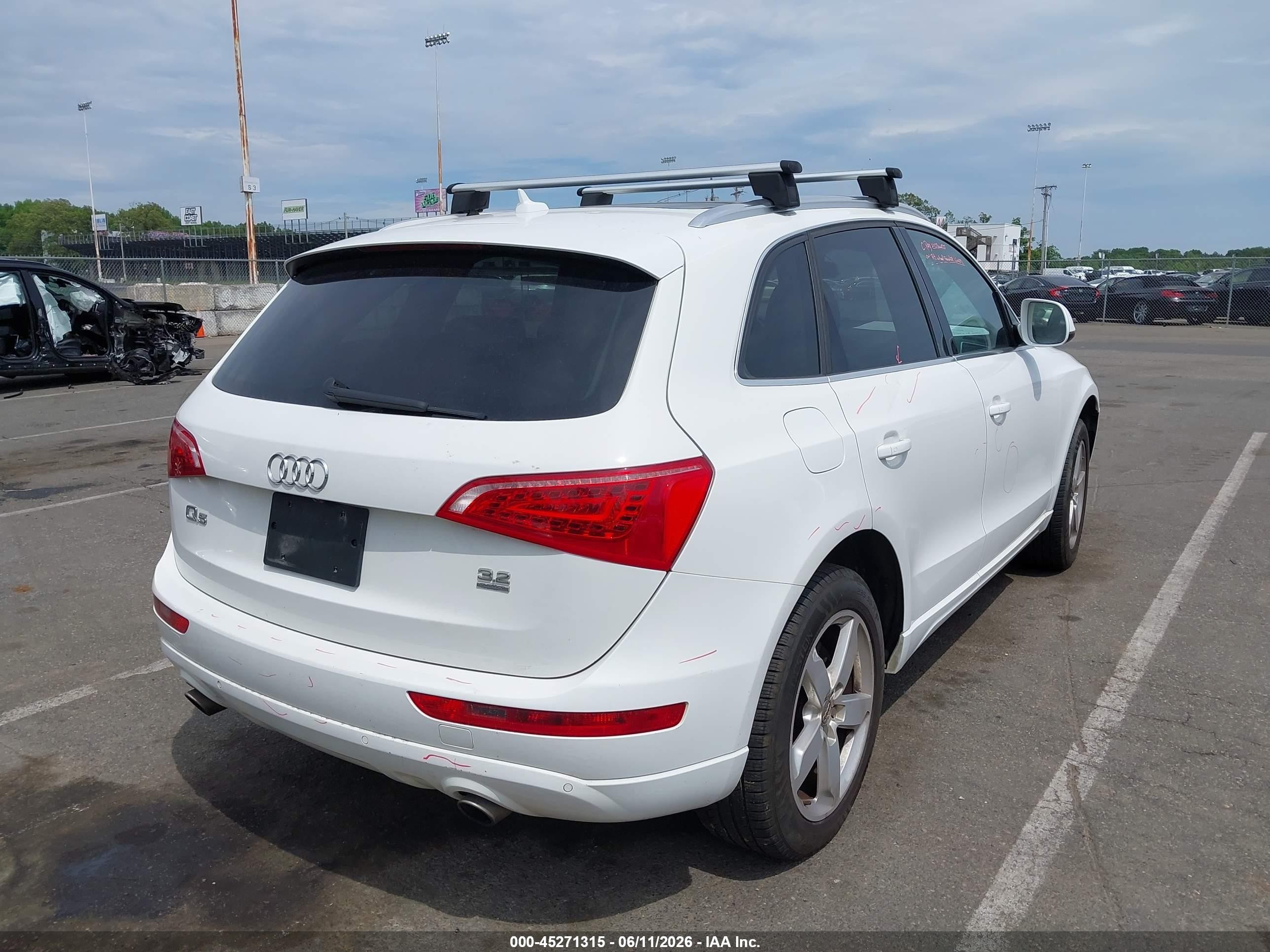 2010 Audi Q5 3.2 Premium Белый vin: WA1LKAFP7AA045119