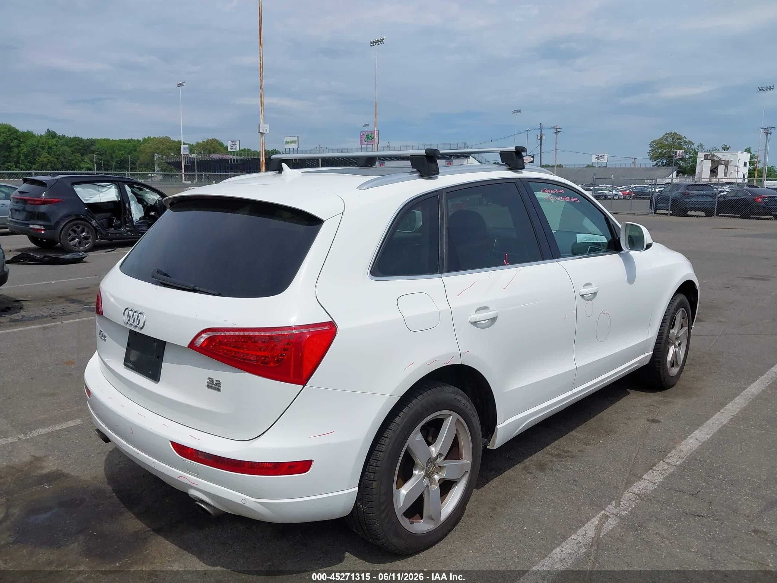 2010 Audi Q5 3.2 Premium Белый vin: WA1LKAFP7AA045119
