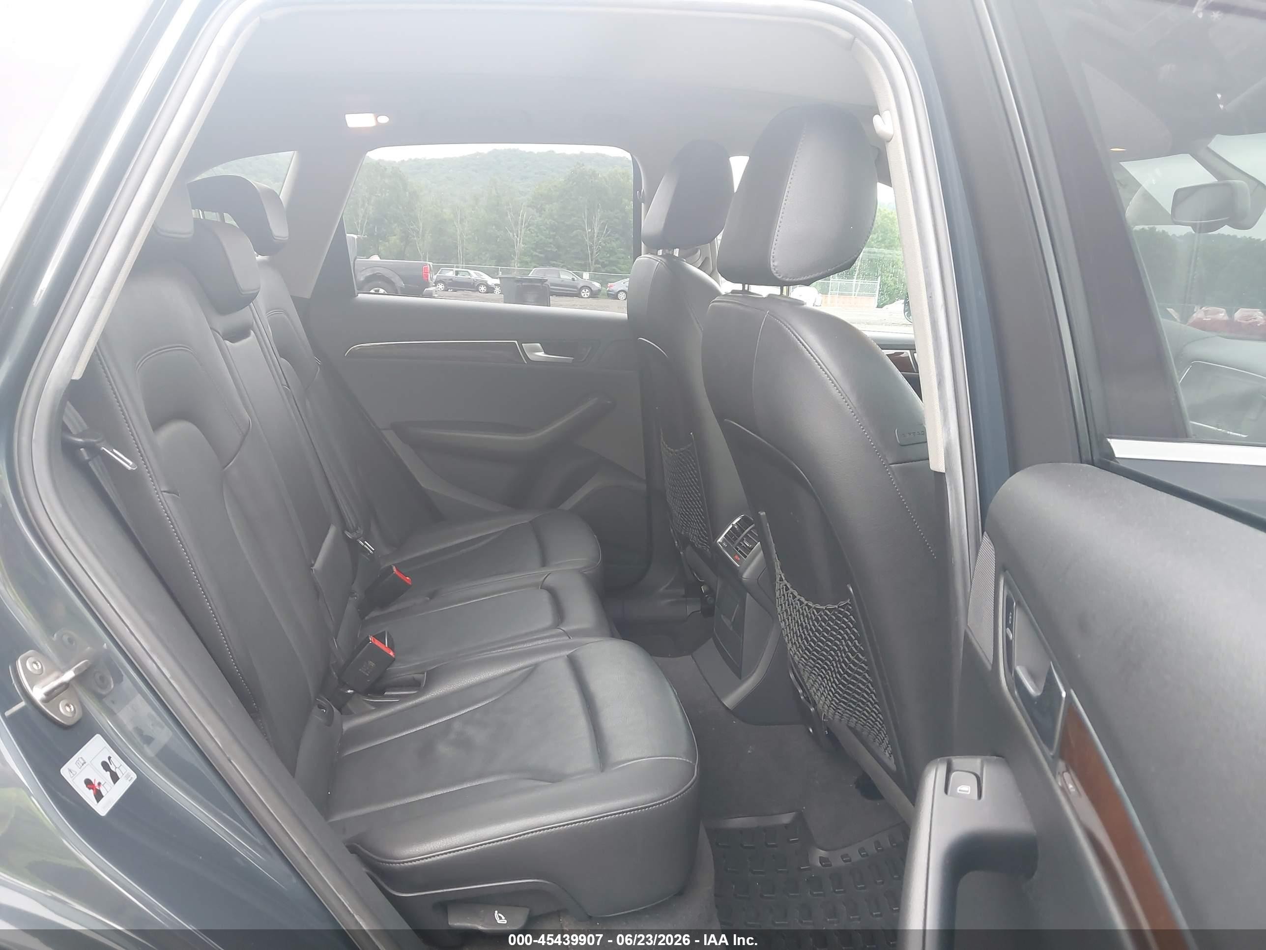 2010 Audi Q5 3.2 Premium Black vin: WA1LKAFP7AA091582