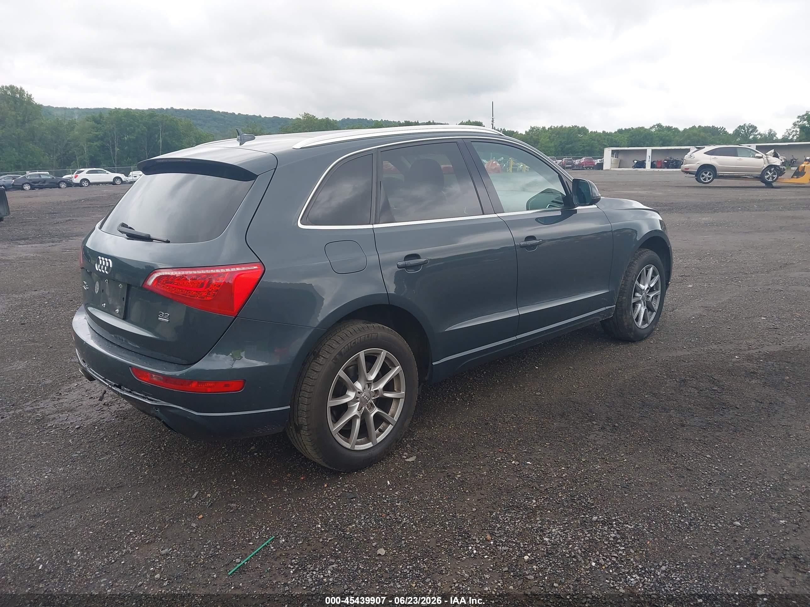 2010 Audi Q5 3.2 Premium Black vin: WA1LKAFP7AA091582