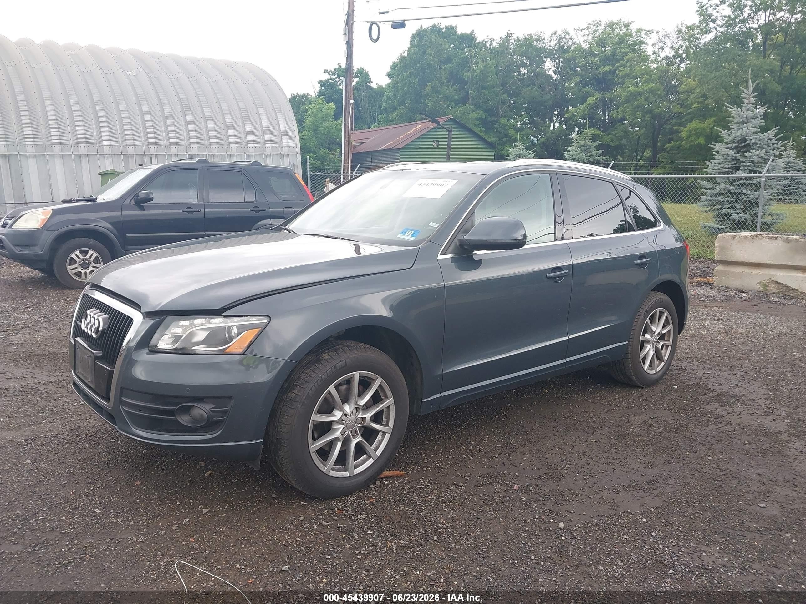 2010 Audi Q5 3.2 Premium Black vin: WA1LKAFP7AA091582