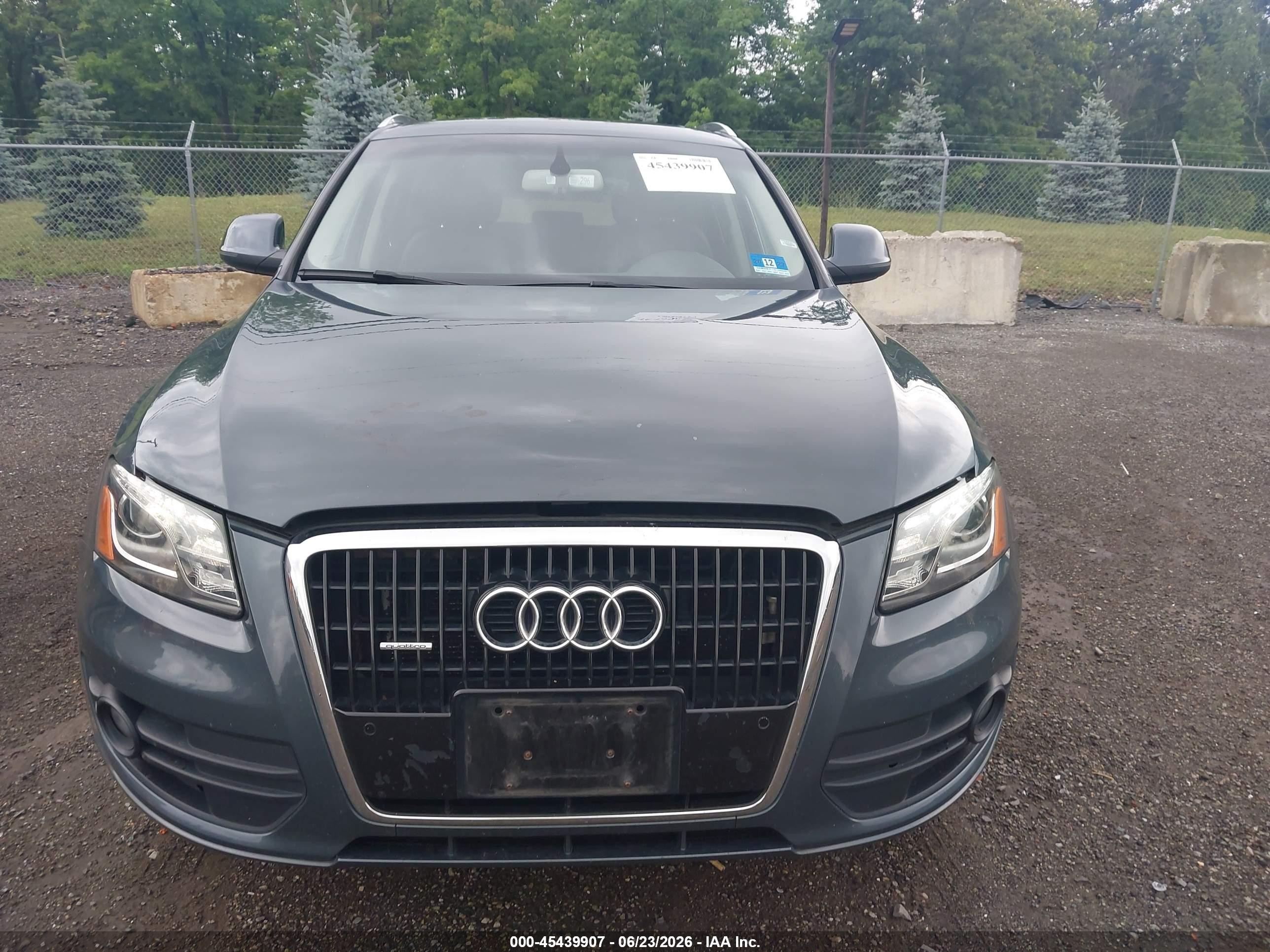 2010 Audi Q5 3.2 Premium Black vin: WA1LKAFP7AA091582