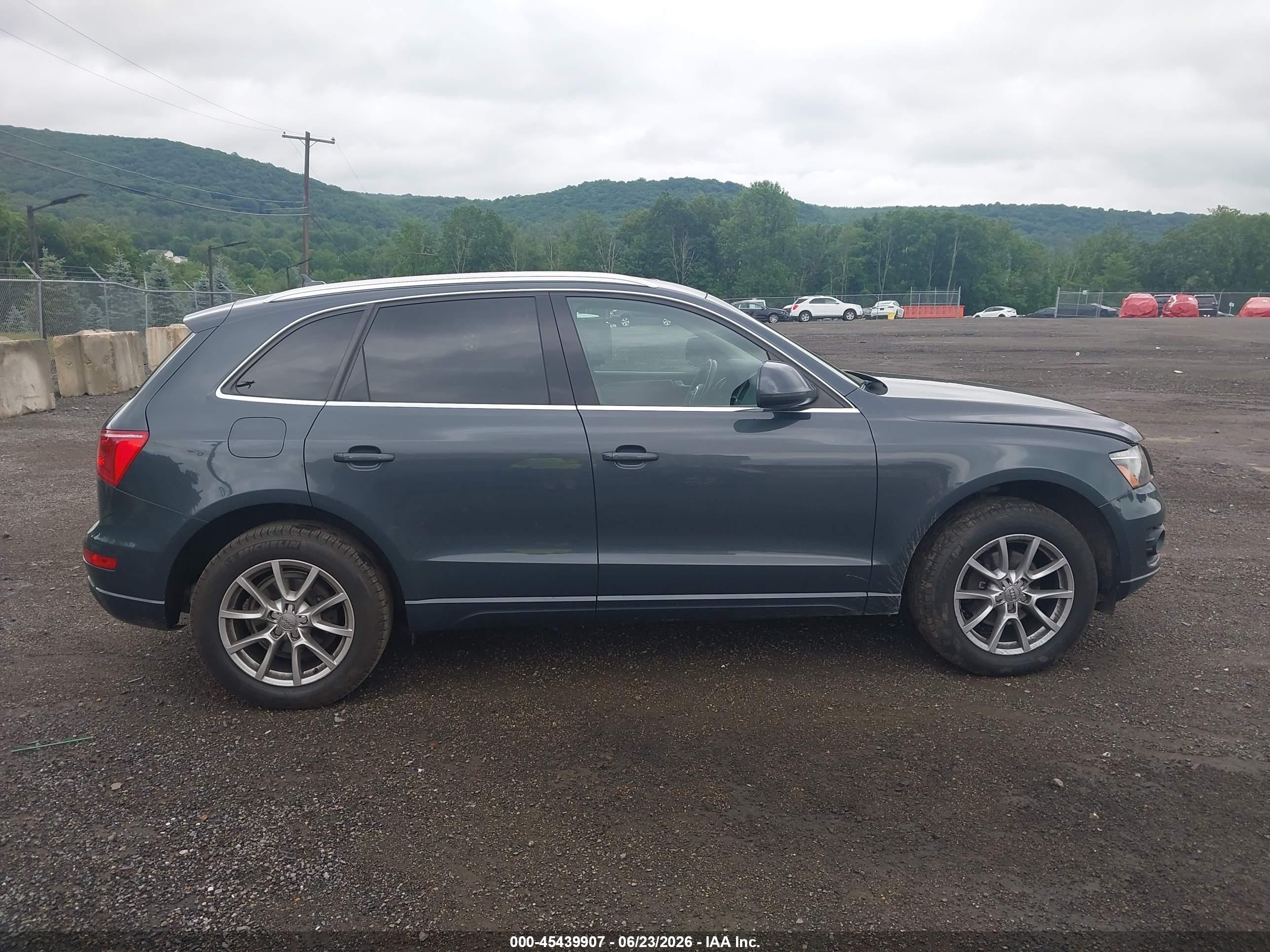 2010 Audi Q5 3.2 Premium Black vin: WA1LKAFP7AA091582