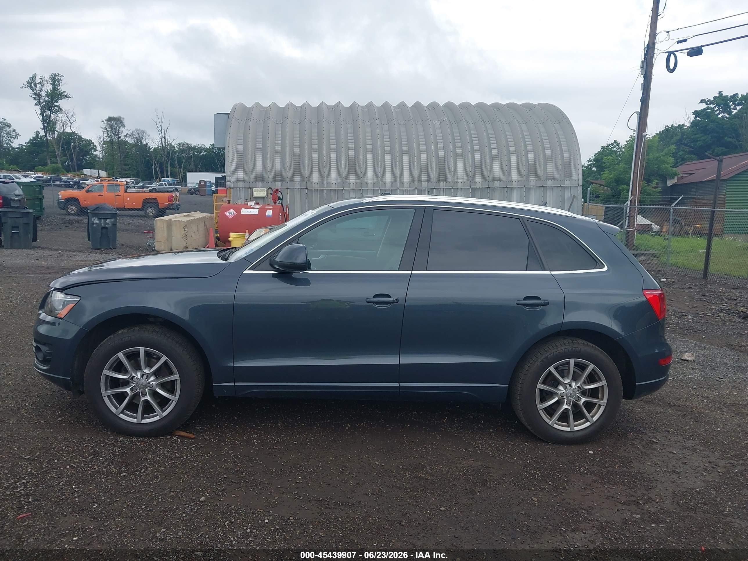 2010 Audi Q5 3.2 Premium Black vin: WA1LKAFP7AA091582