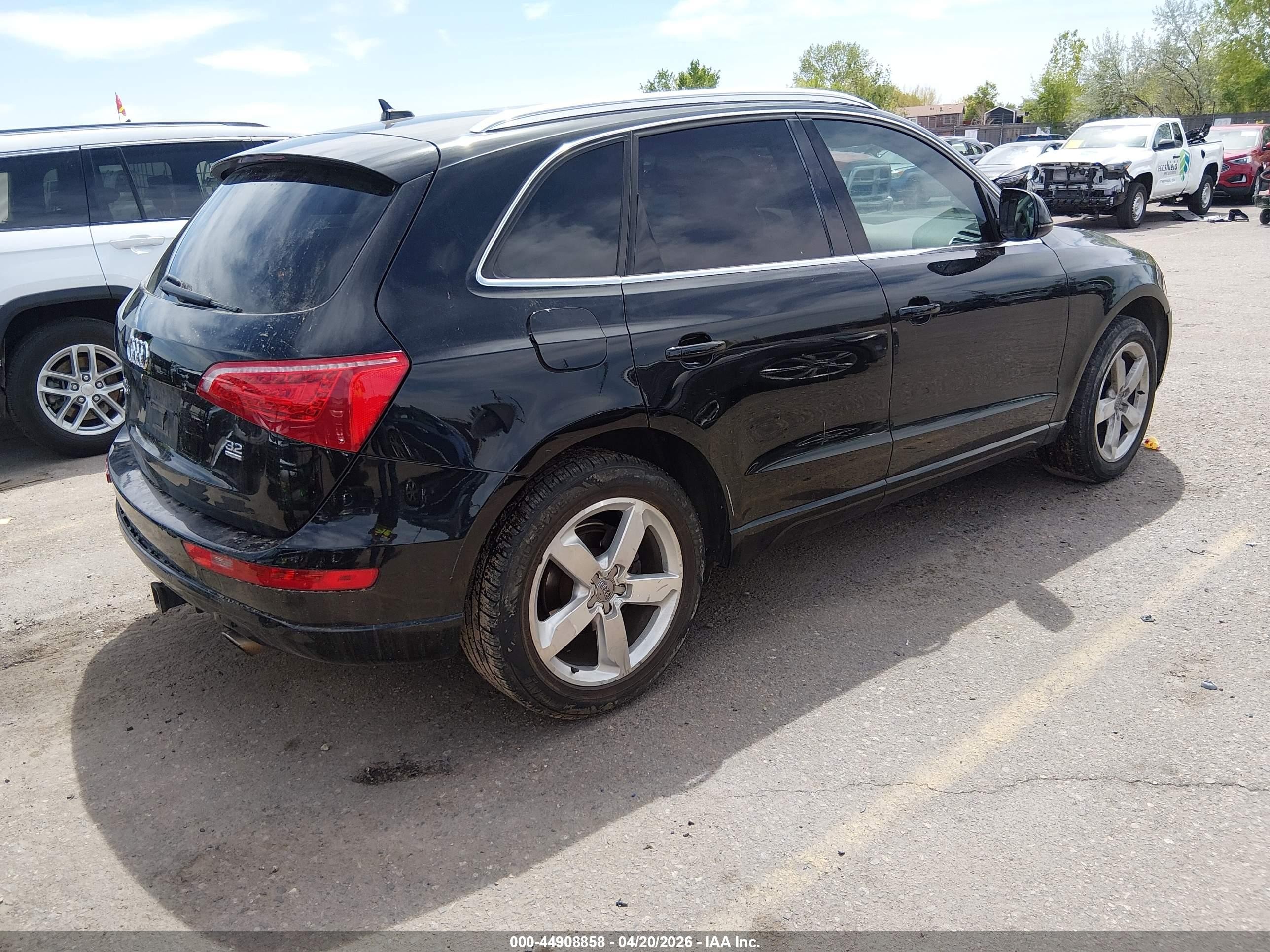 2010 Audi Q5 3.2 Premium Black vin: WA1LKAFP8AA076587