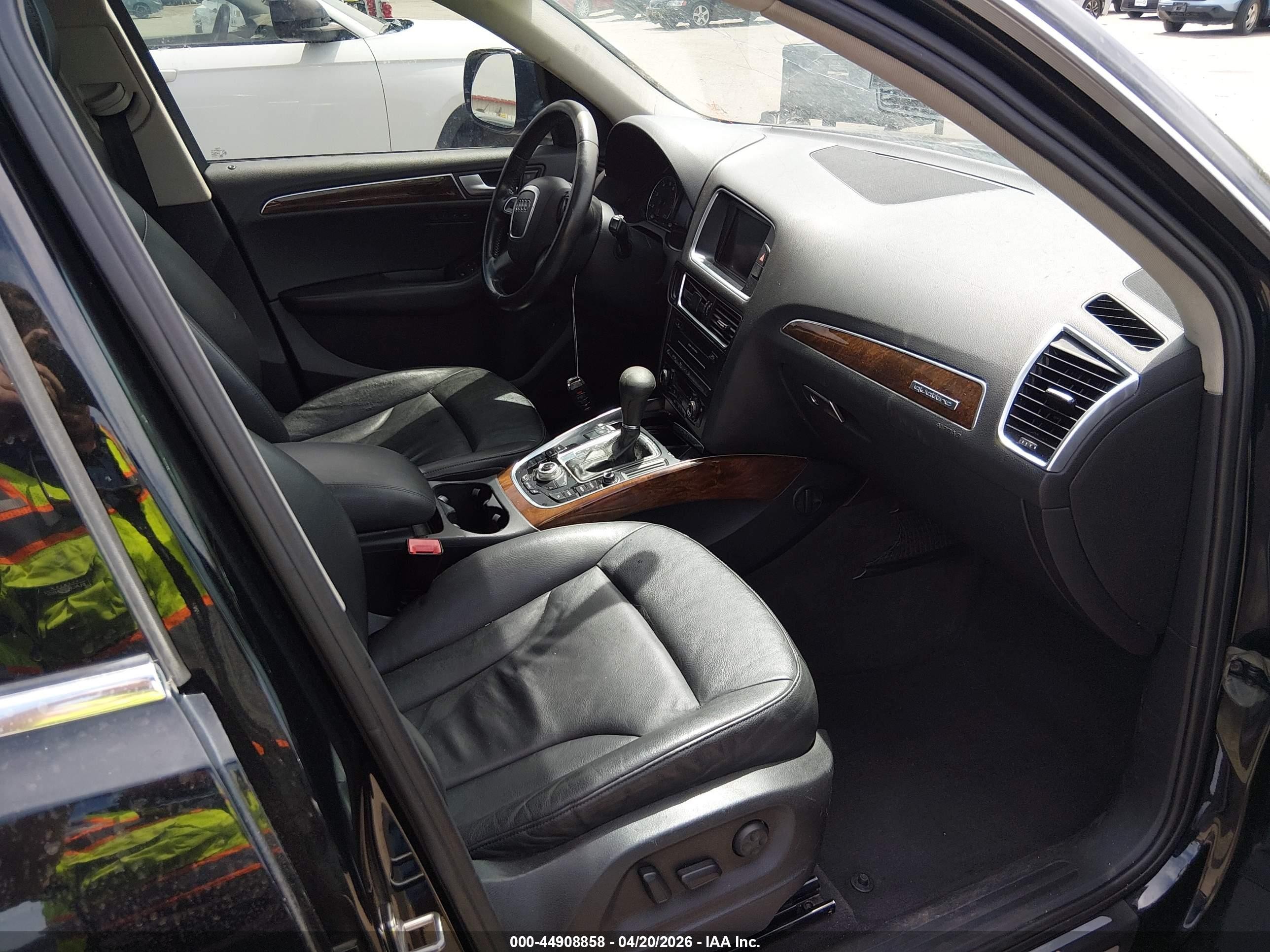 2010 Audi Q5 3.2 Premium Black vin: WA1LKAFP8AA076587