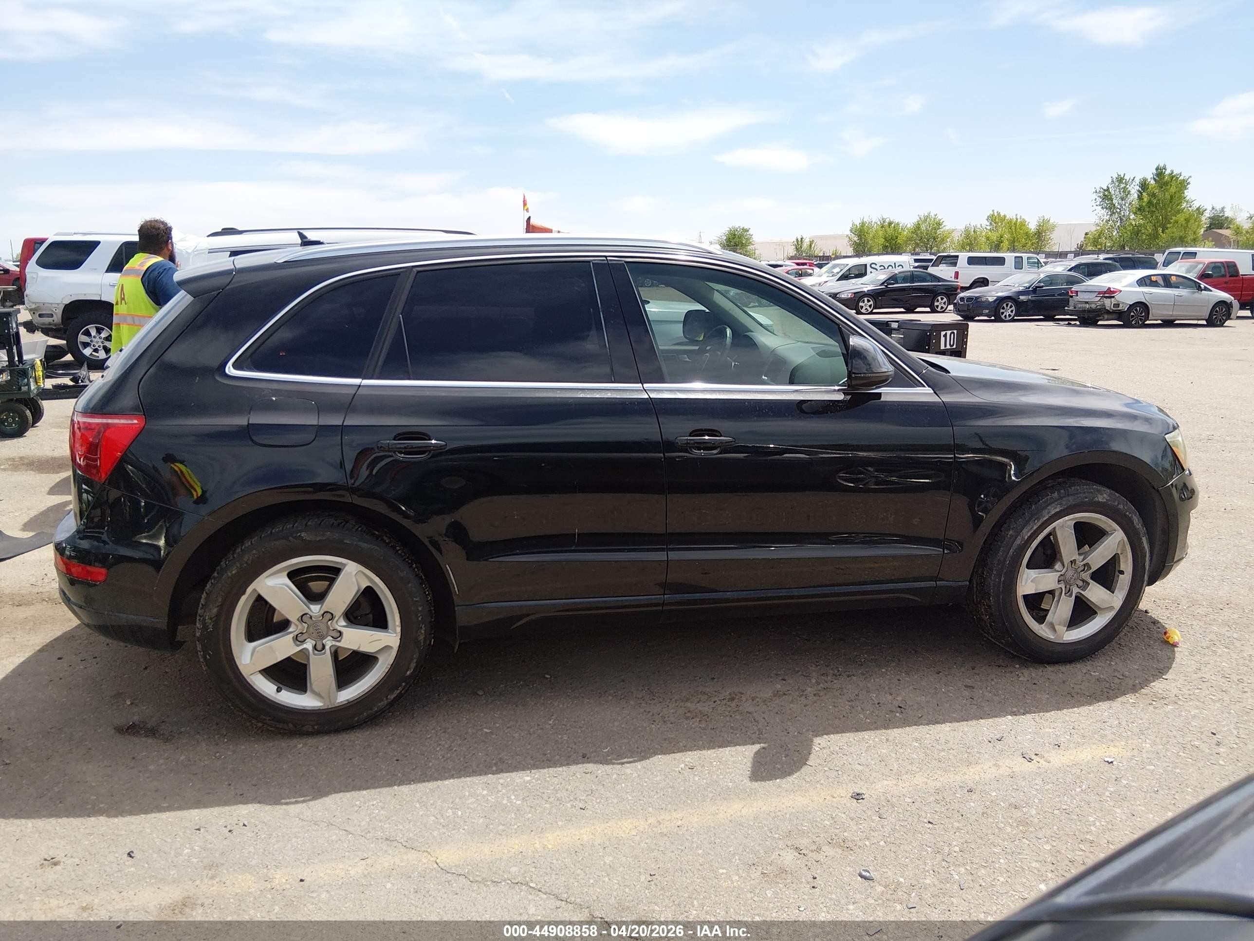 2010 Audi Q5 3.2 Premium Black vin: WA1LKAFP8AA076587