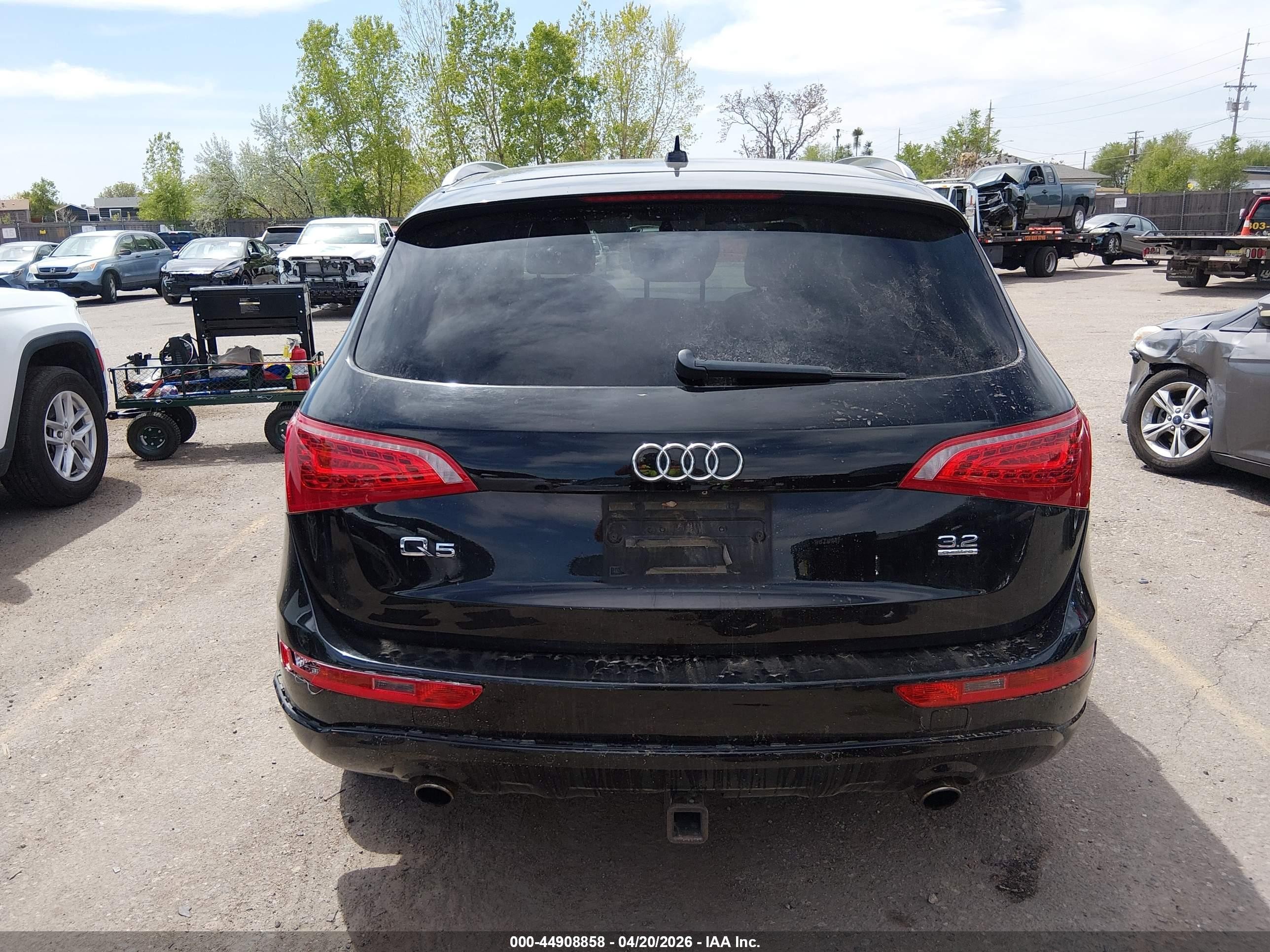 2010 Audi Q5 3.2 Premium Black vin: WA1LKAFP8AA076587