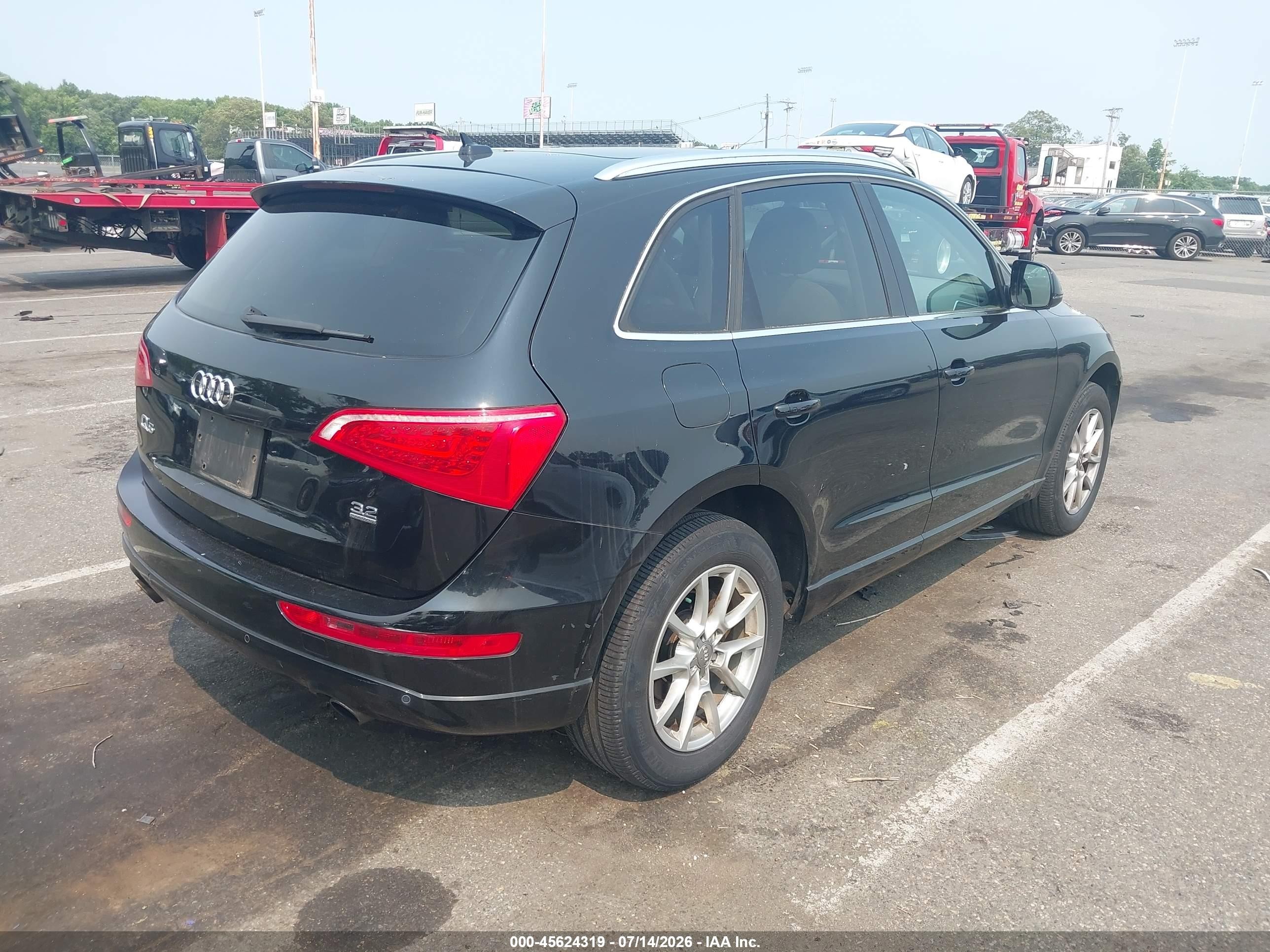 2010 Audi Q5 3.2 Premium Black vin: WA1LKAFP8AA095530