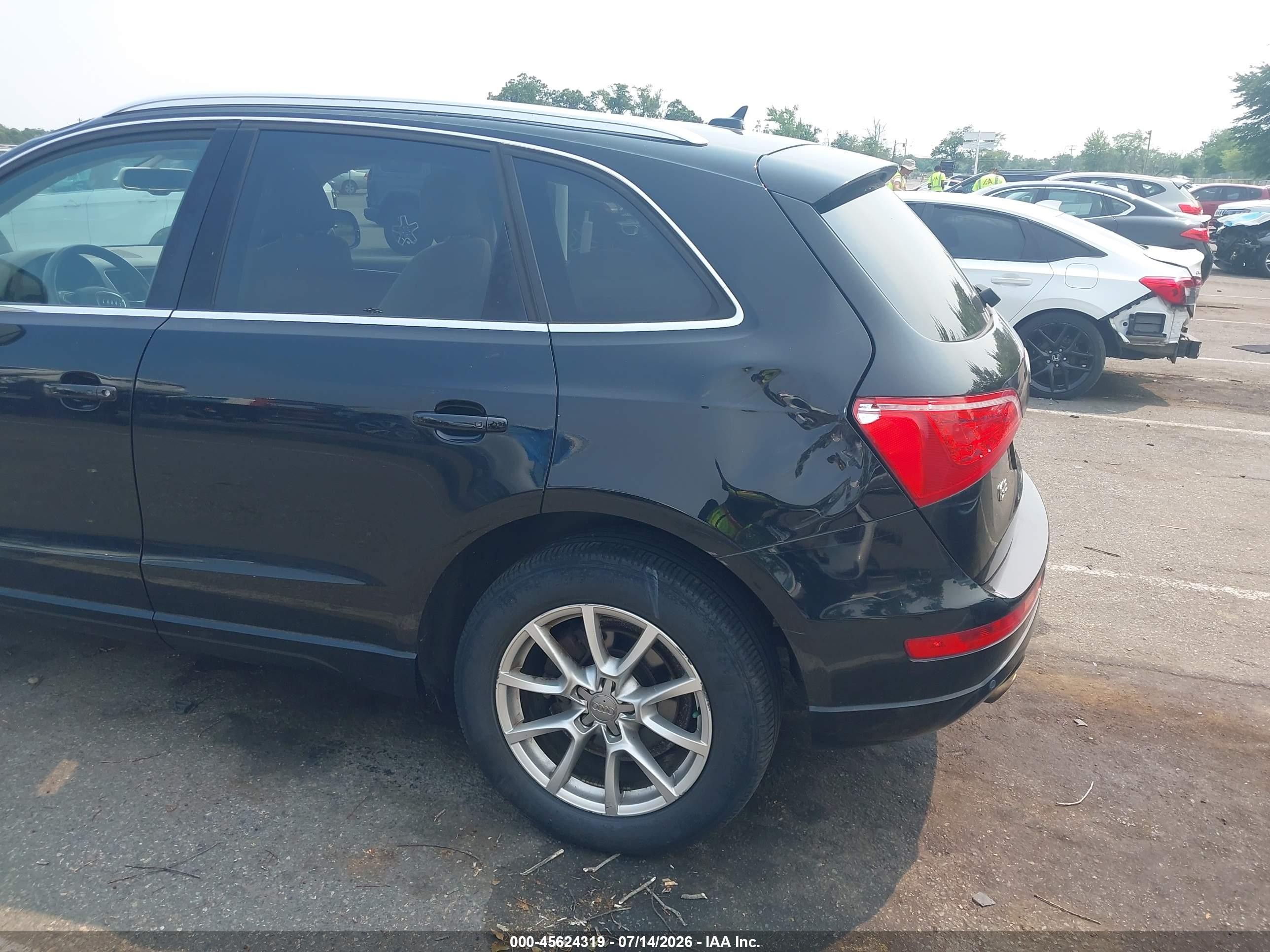 2010 Audi Q5 3.2 Premium Black vin: WA1LKAFP8AA095530