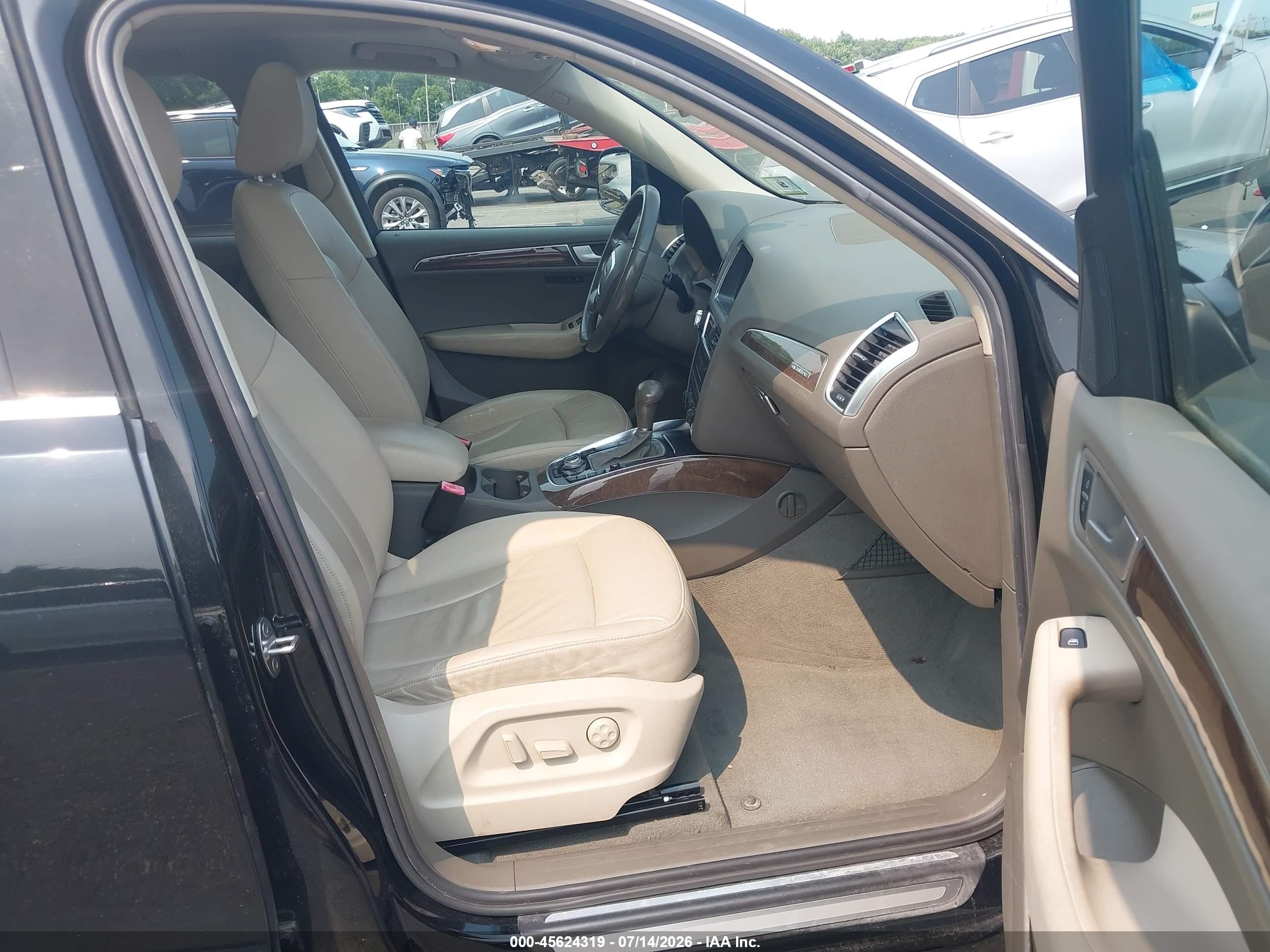 2010 Audi Q5 3.2 Premium Black vin: WA1LKAFP8AA095530