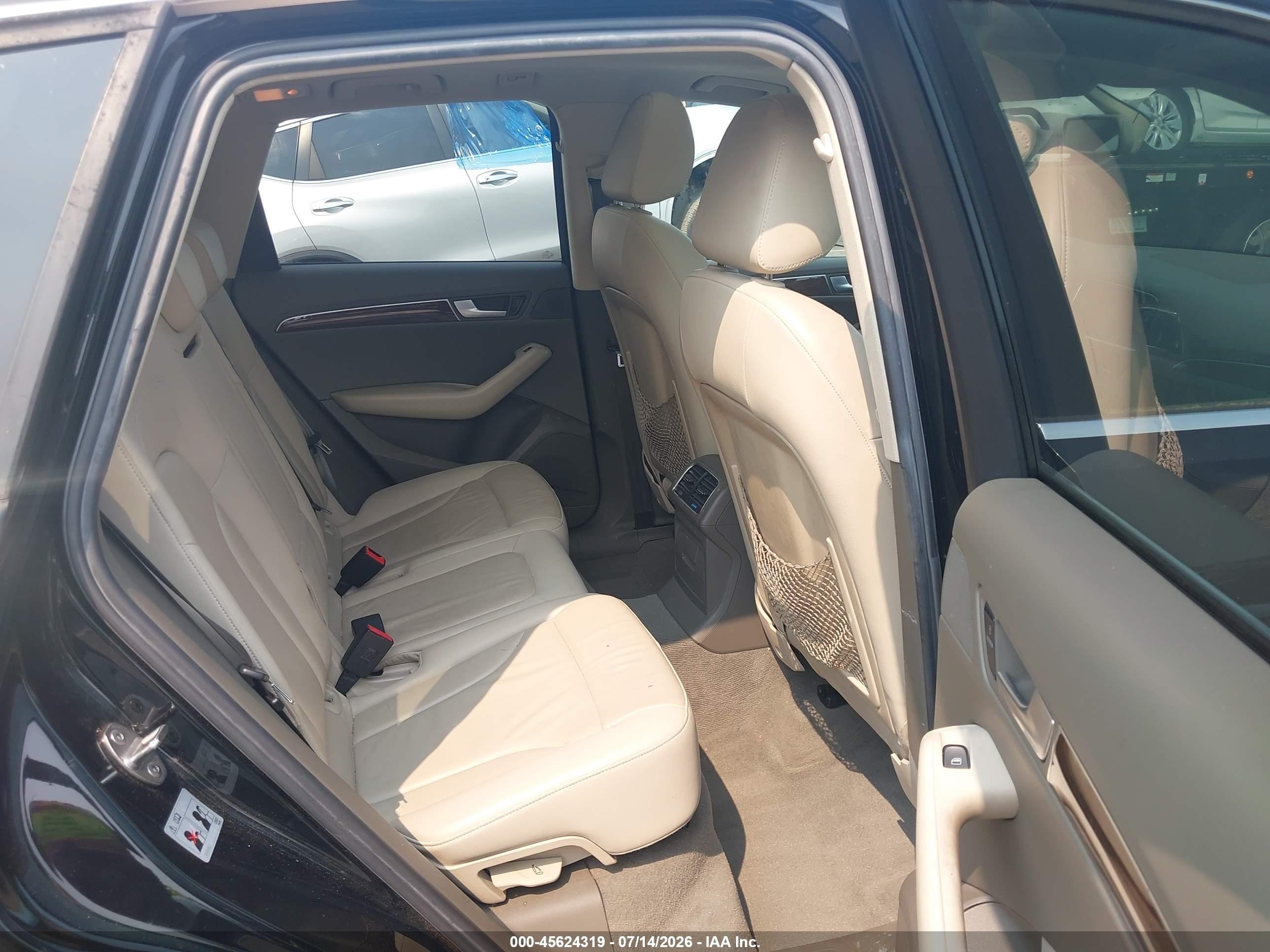 2010 Audi Q5 3.2 Premium Black vin: WA1LKAFP8AA095530