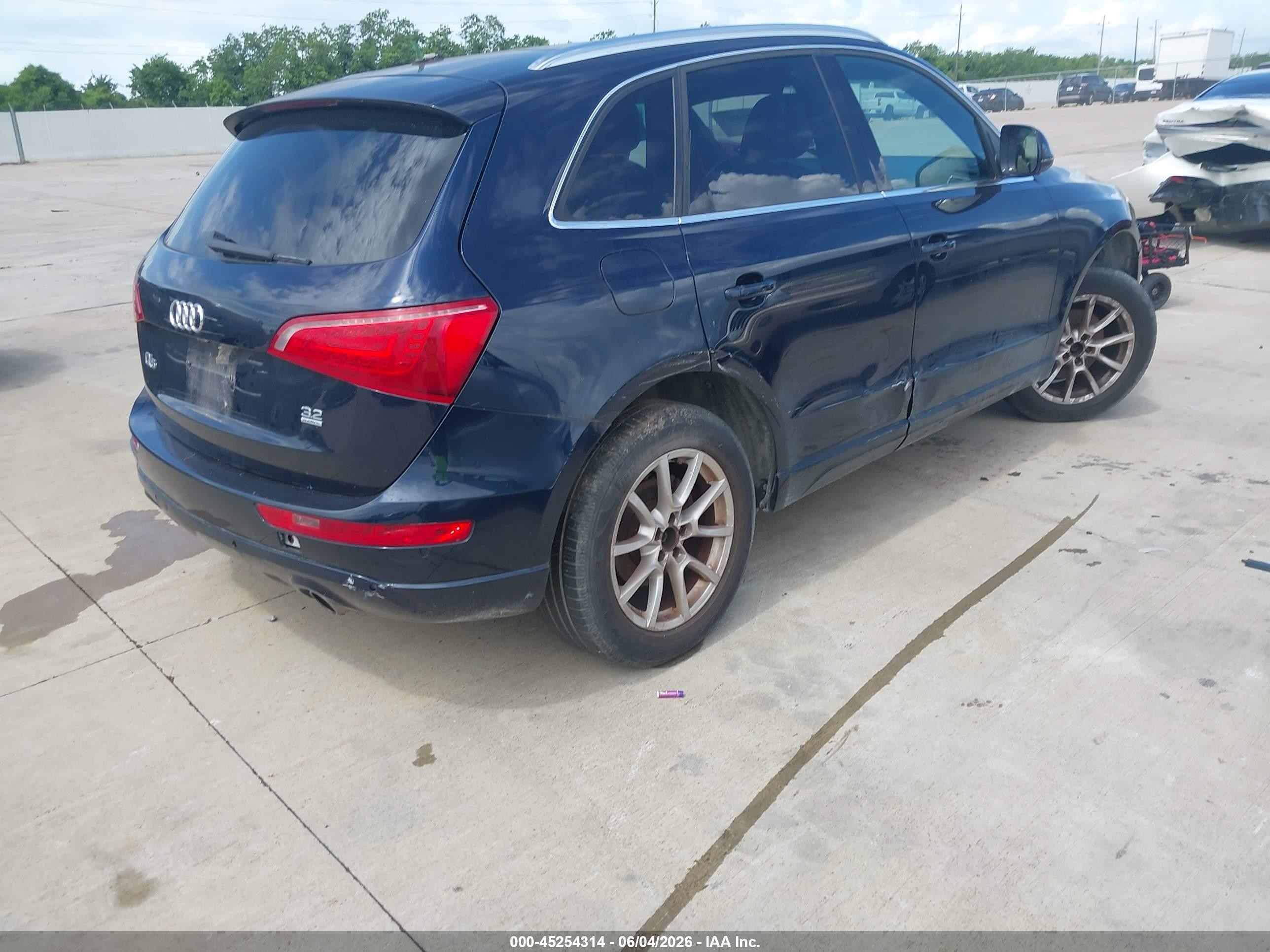 2010 Audi Q5 3.2 Premium Blue vin: WA1LKAFP9AA011229