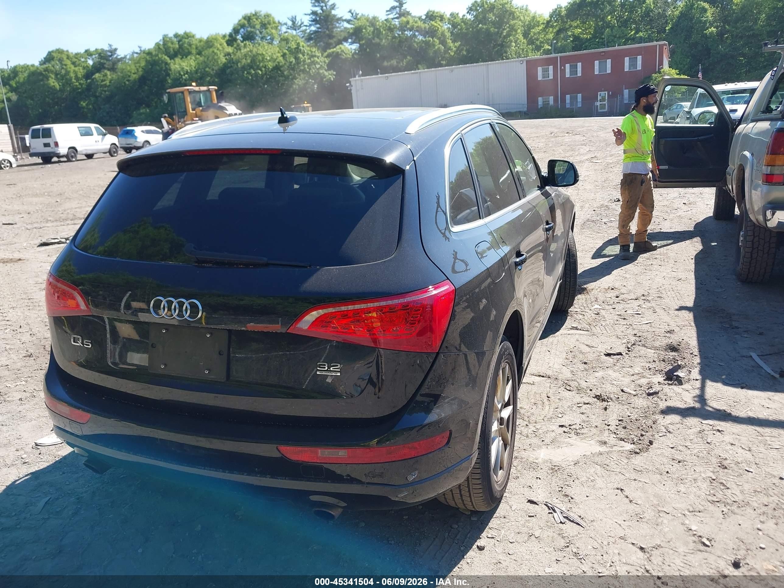 2010 Audi Q5 3.2 Premium Black vin: WA1LKAFP9AA080809