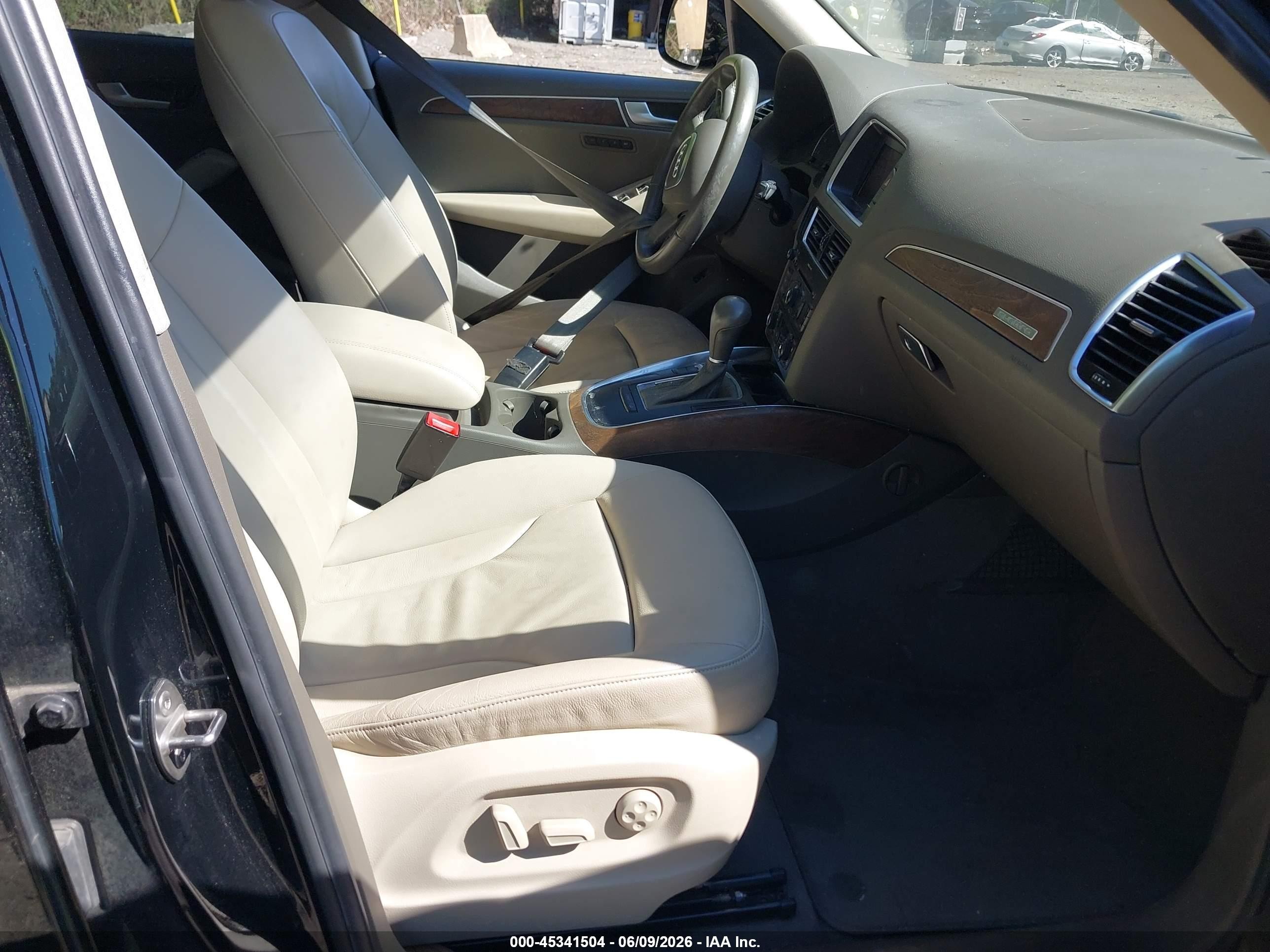 2010 Audi Q5 3.2 Premium Black vin: WA1LKAFP9AA080809