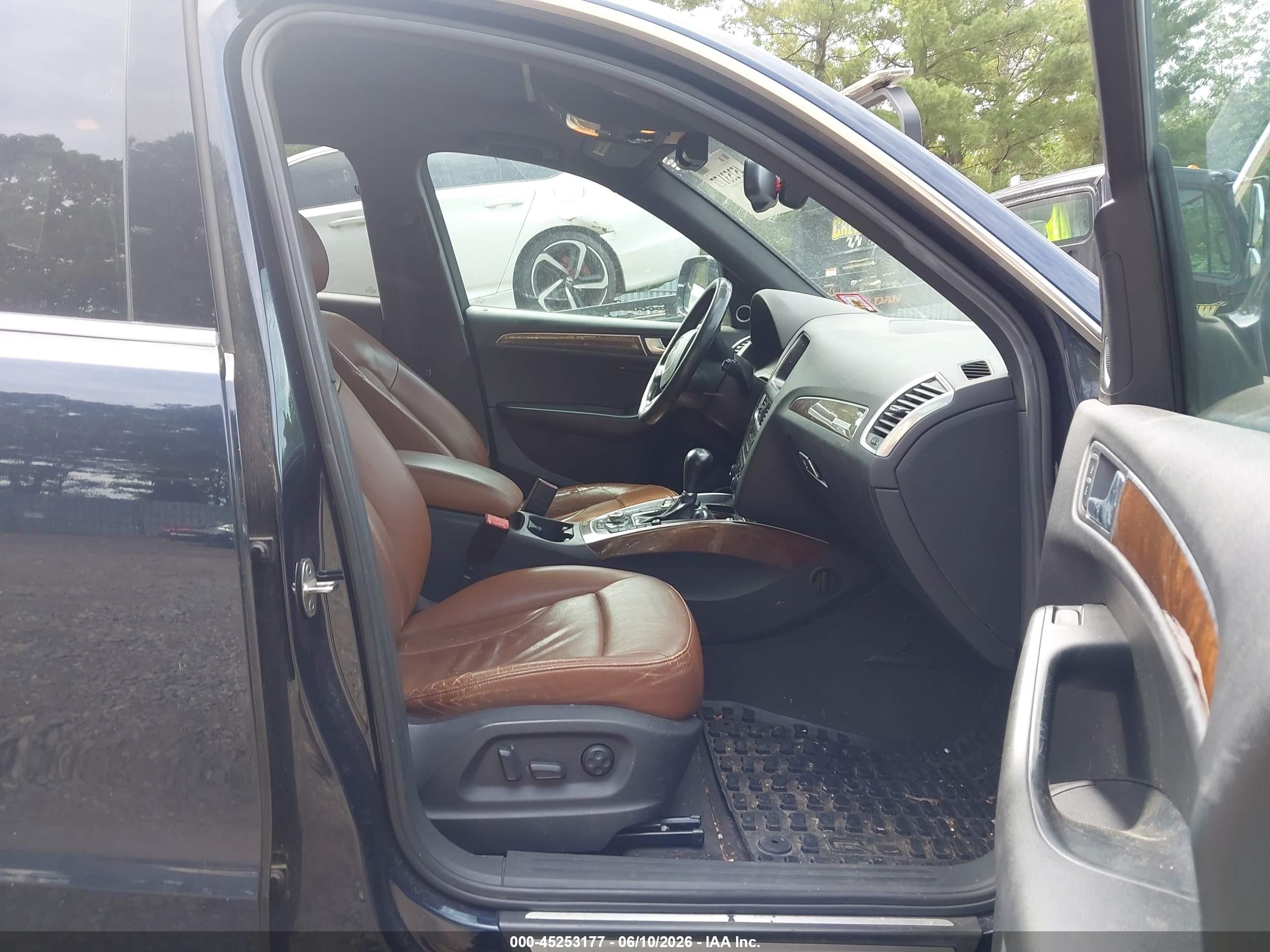 2010 Audi Q5 3.2 Premium Black vin: WA1LKAFP9AA084584