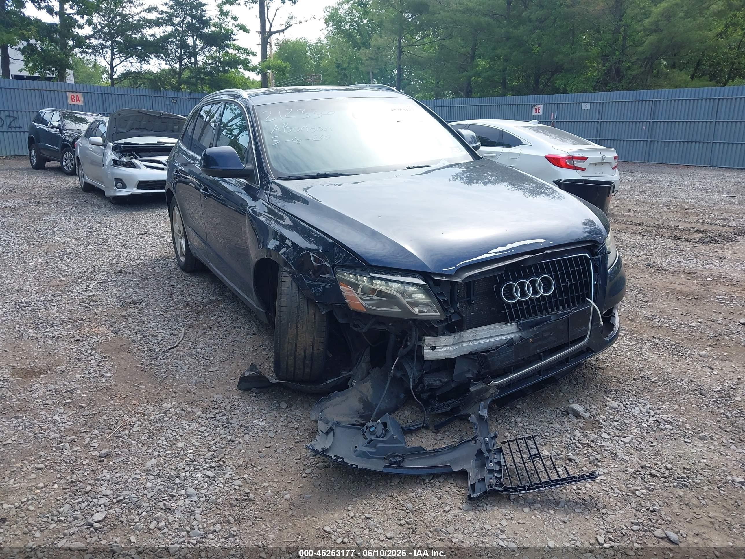 2010 Audi Q5 3.2 Premium Black vin: WA1LKAFP9AA084584