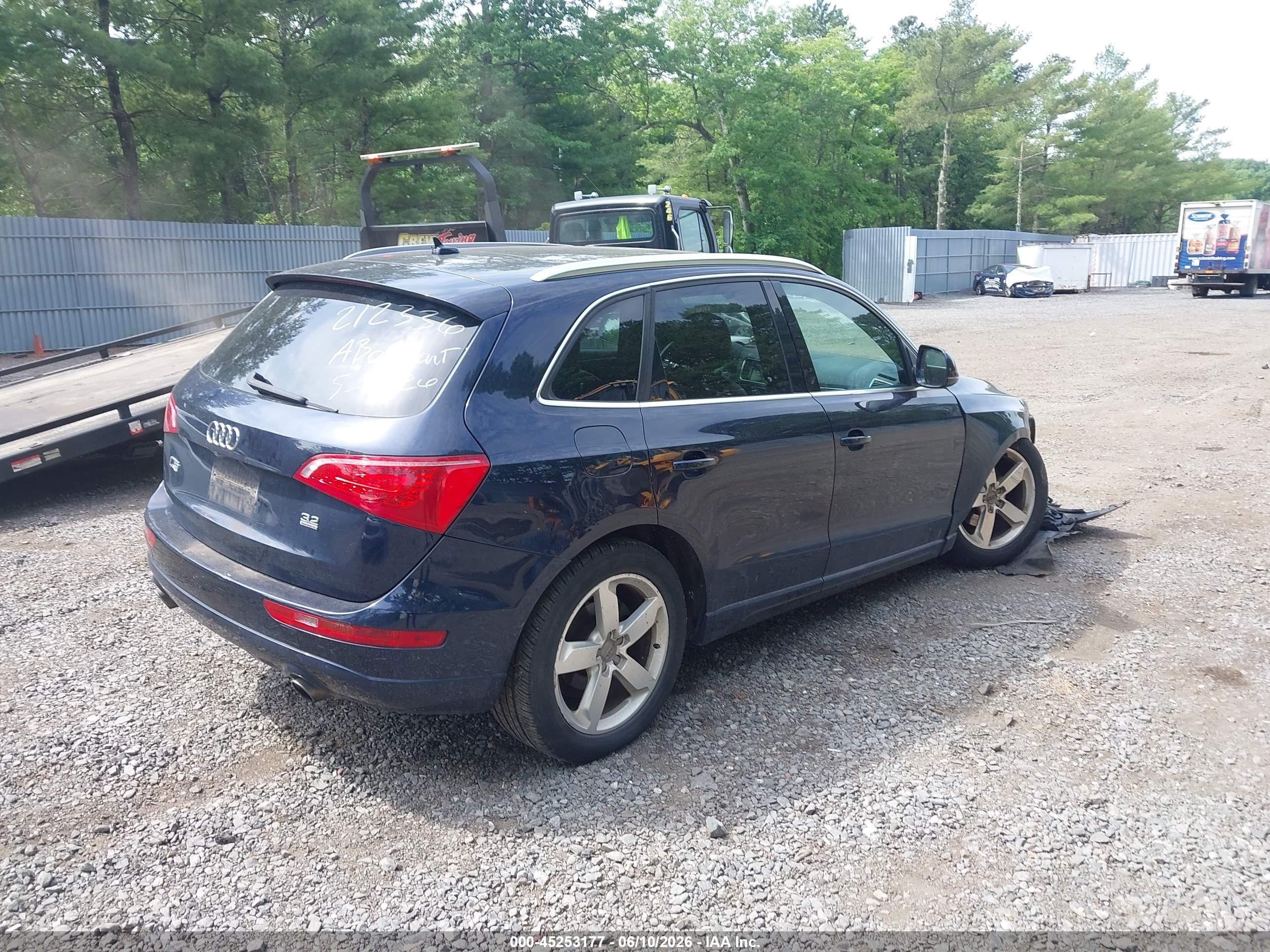 2010 Audi Q5 3.2 Premium Black vin: WA1LKAFP9AA084584