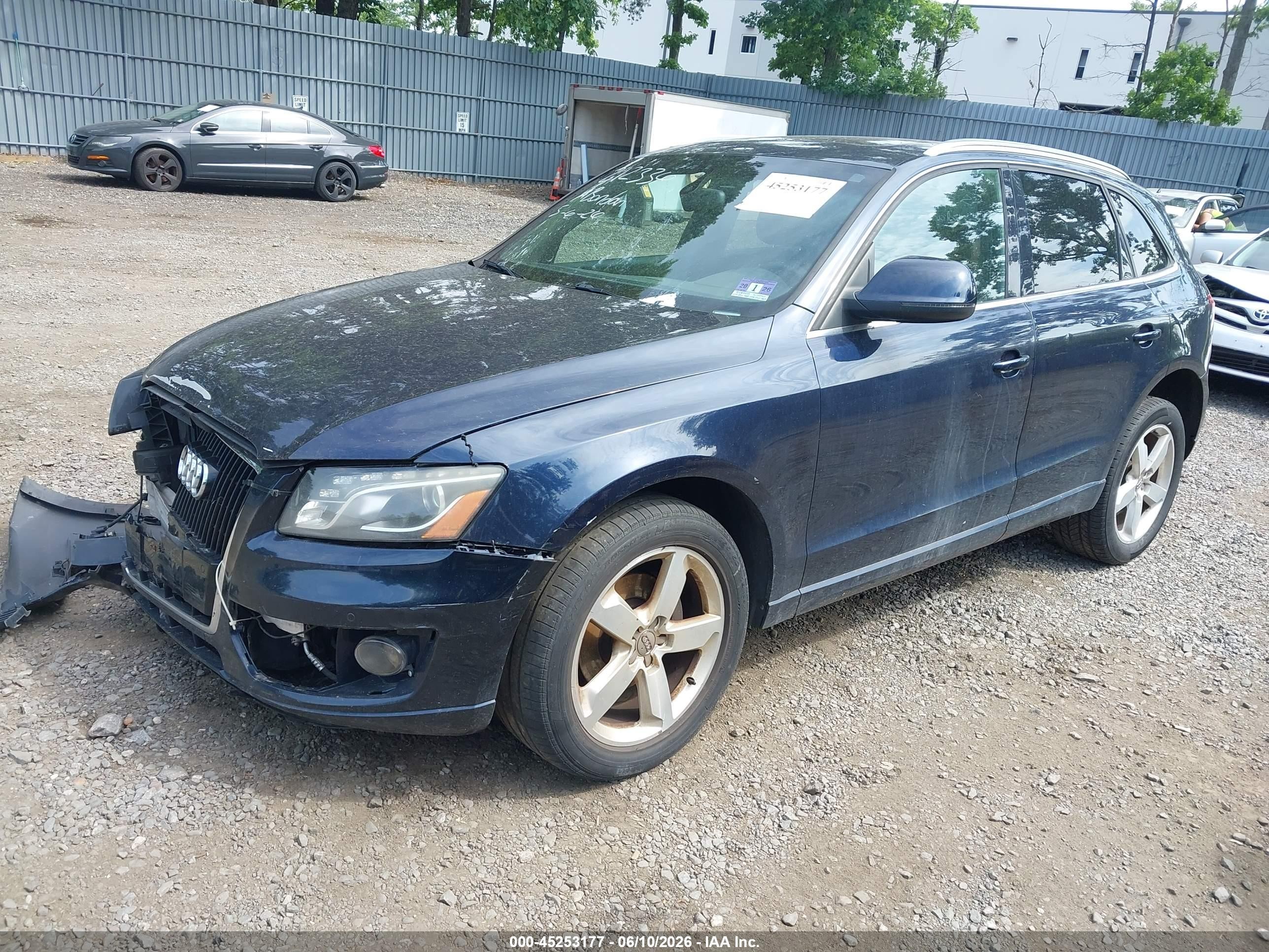 2010 Audi Q5 3.2 Premium Black vin: WA1LKAFP9AA084584