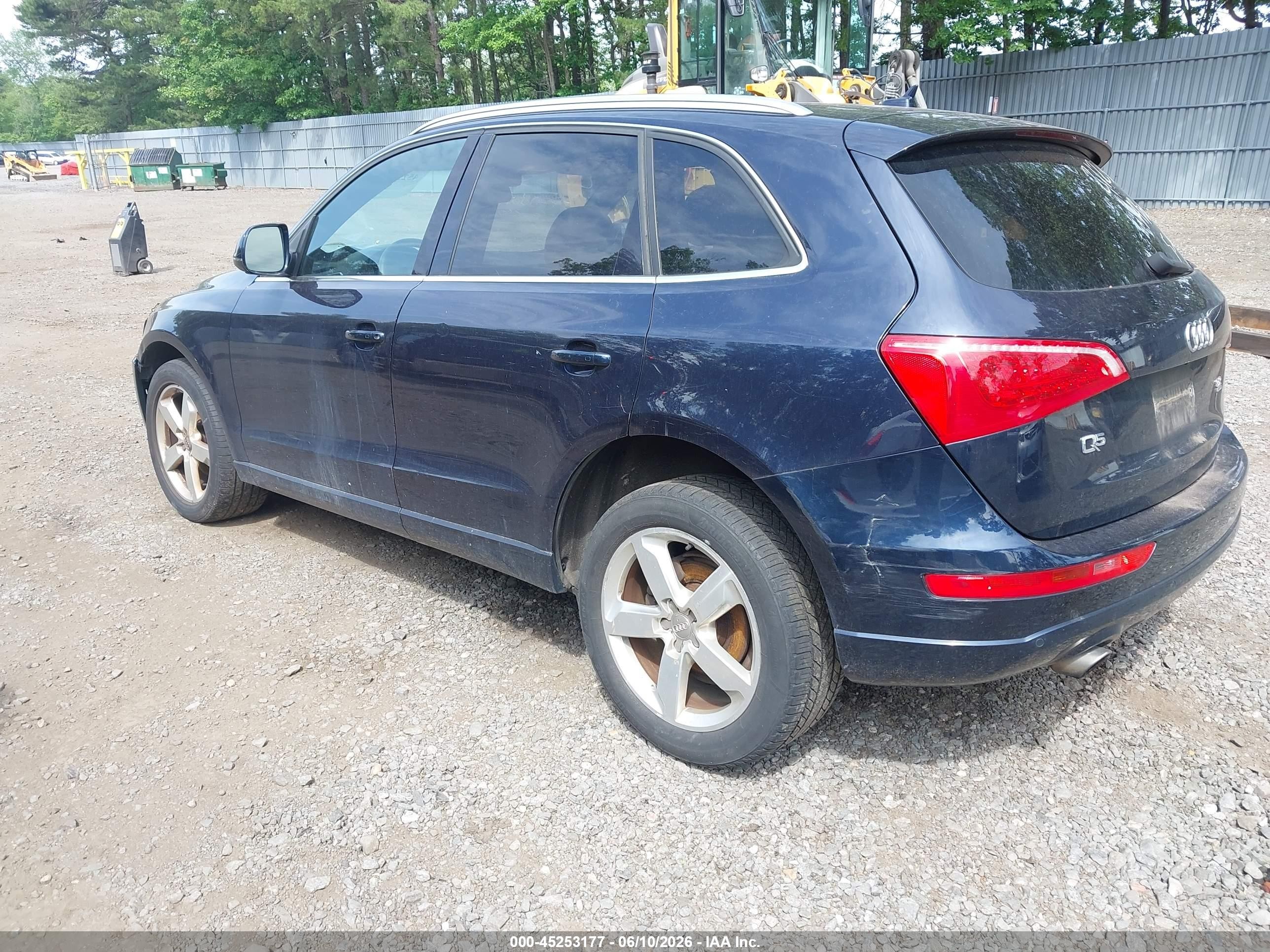 2010 Audi Q5 3.2 Premium Black vin: WA1LKAFP9AA084584