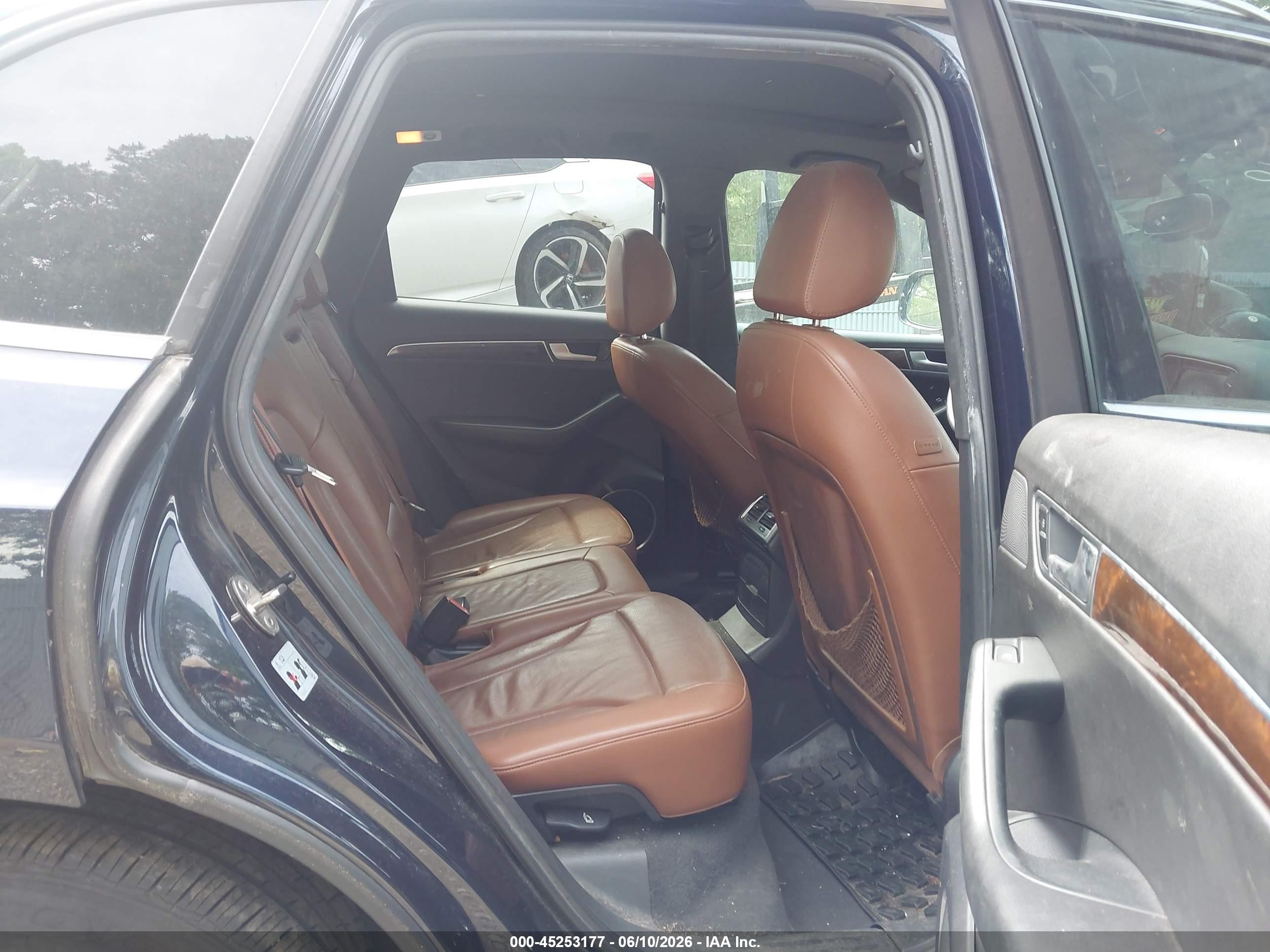 2010 Audi Q5 3.2 Premium Black vin: WA1LKAFP9AA084584