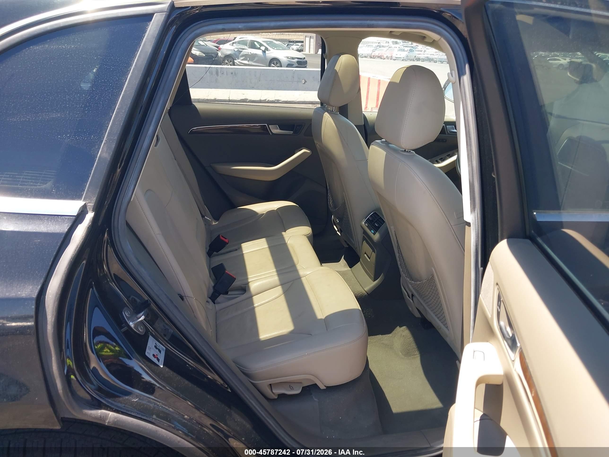 2010 Audi Q5 3.2 Premium Black vin: WA1LKAFPXAA067499