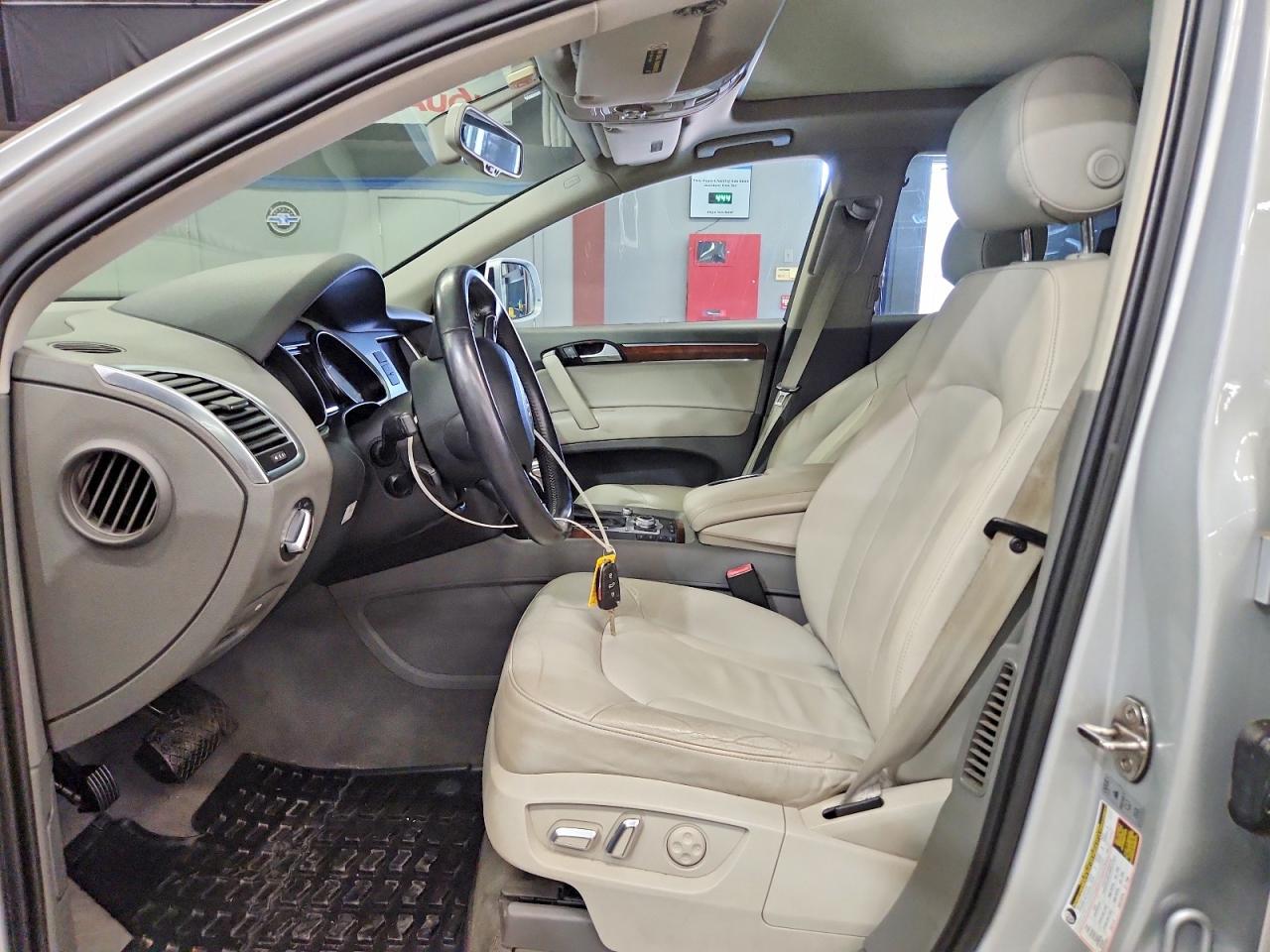 2013 Audi Q7 Premium Plus Silver vin: WA1LMAFE7DD011127