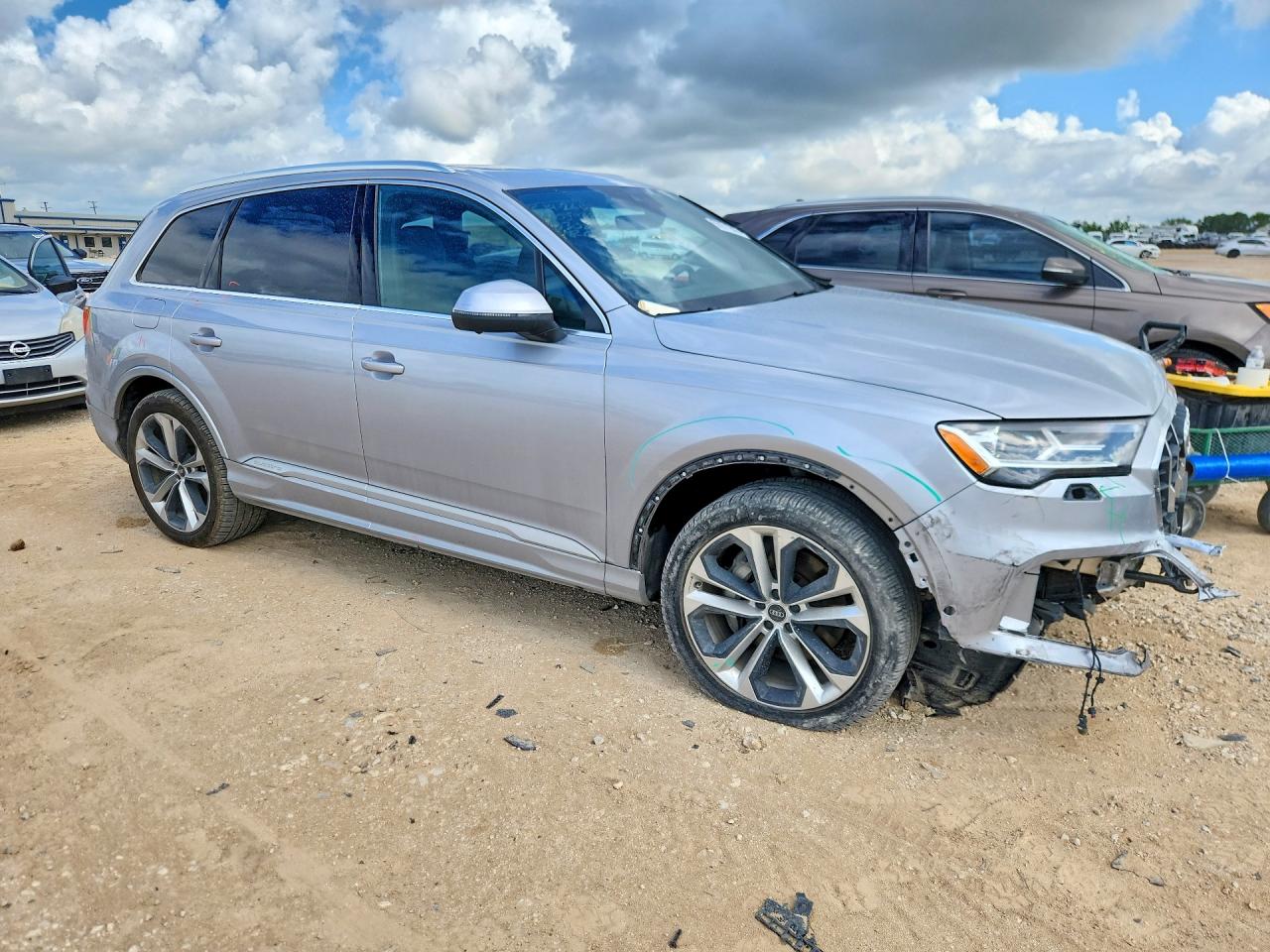 2021 Audi Q7 Premium Plus Серебряный vin: WA1LXAF76MD030826