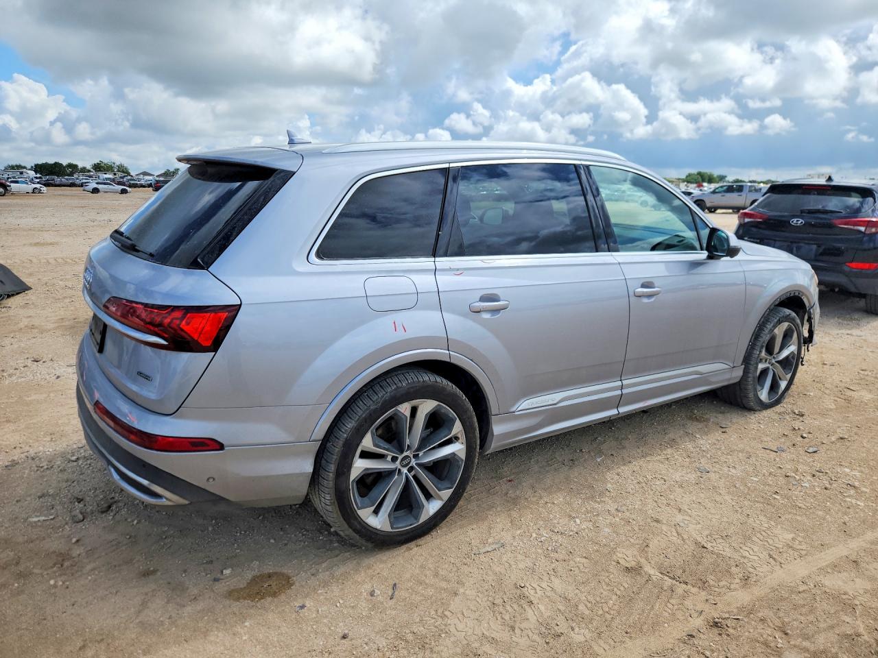 2021 Audi Q7 Premium Plus Серебряный vin: WA1LXAF76MD030826