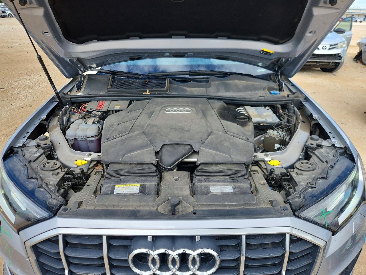 2021 Audi Q7 Premium Plus Серебряный vin: WA1LXAF76MD030826