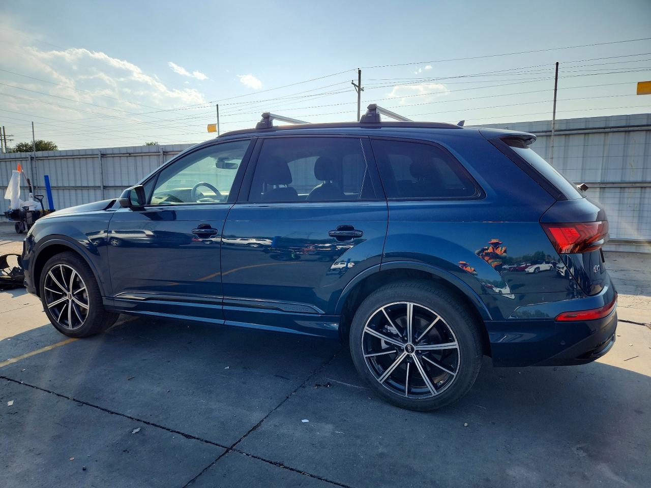 2022 Audi Q7 Premium Plus Teal vin: WA1LXBF79ND005863