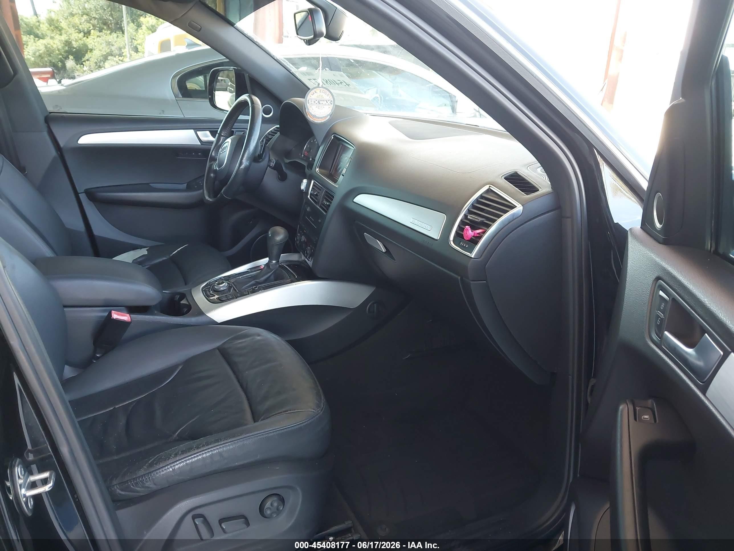 2010 Audi Q5 3.2 Premium Black vin: WA1MKAFP2AA035439